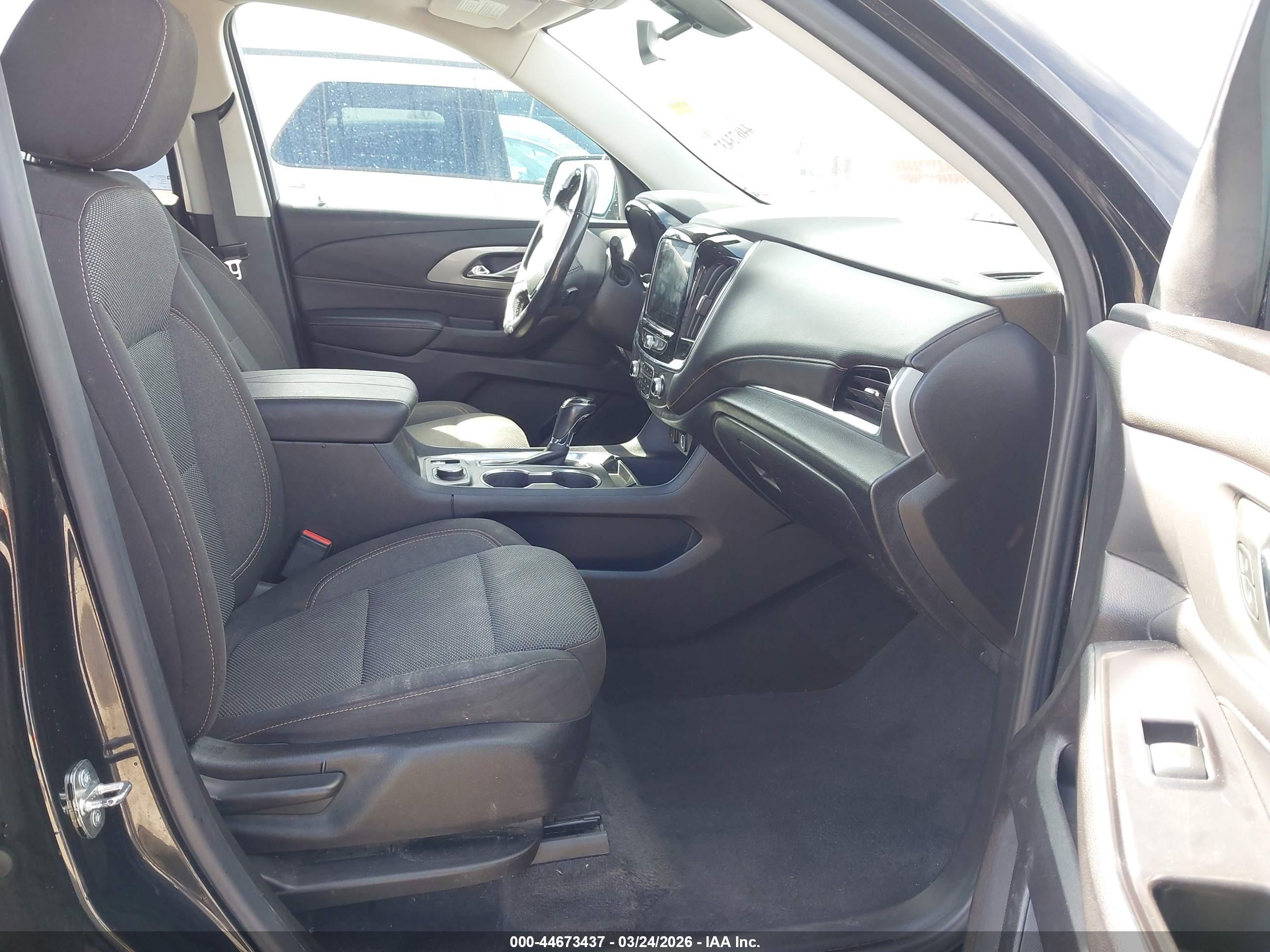 CHEVROLET TRAVERSE image 5