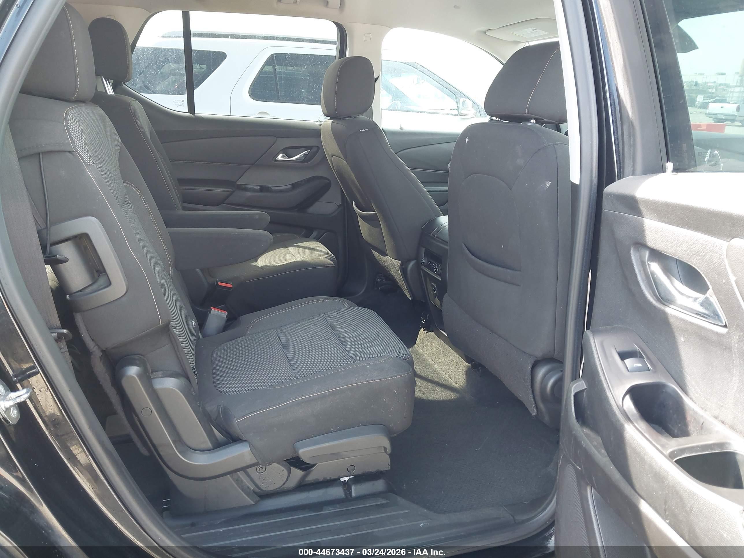 CHEVROLET TRAVERSE image 8