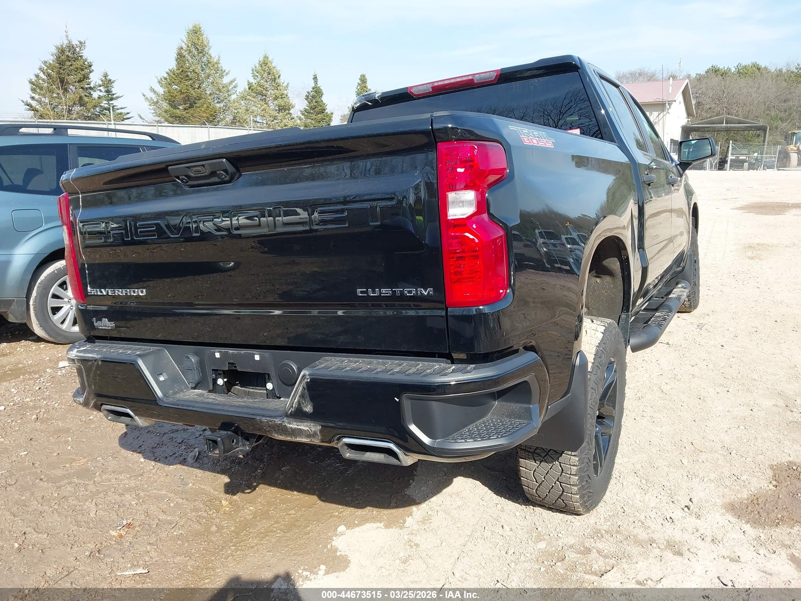 CHEVROLET SILVERADO image 4
