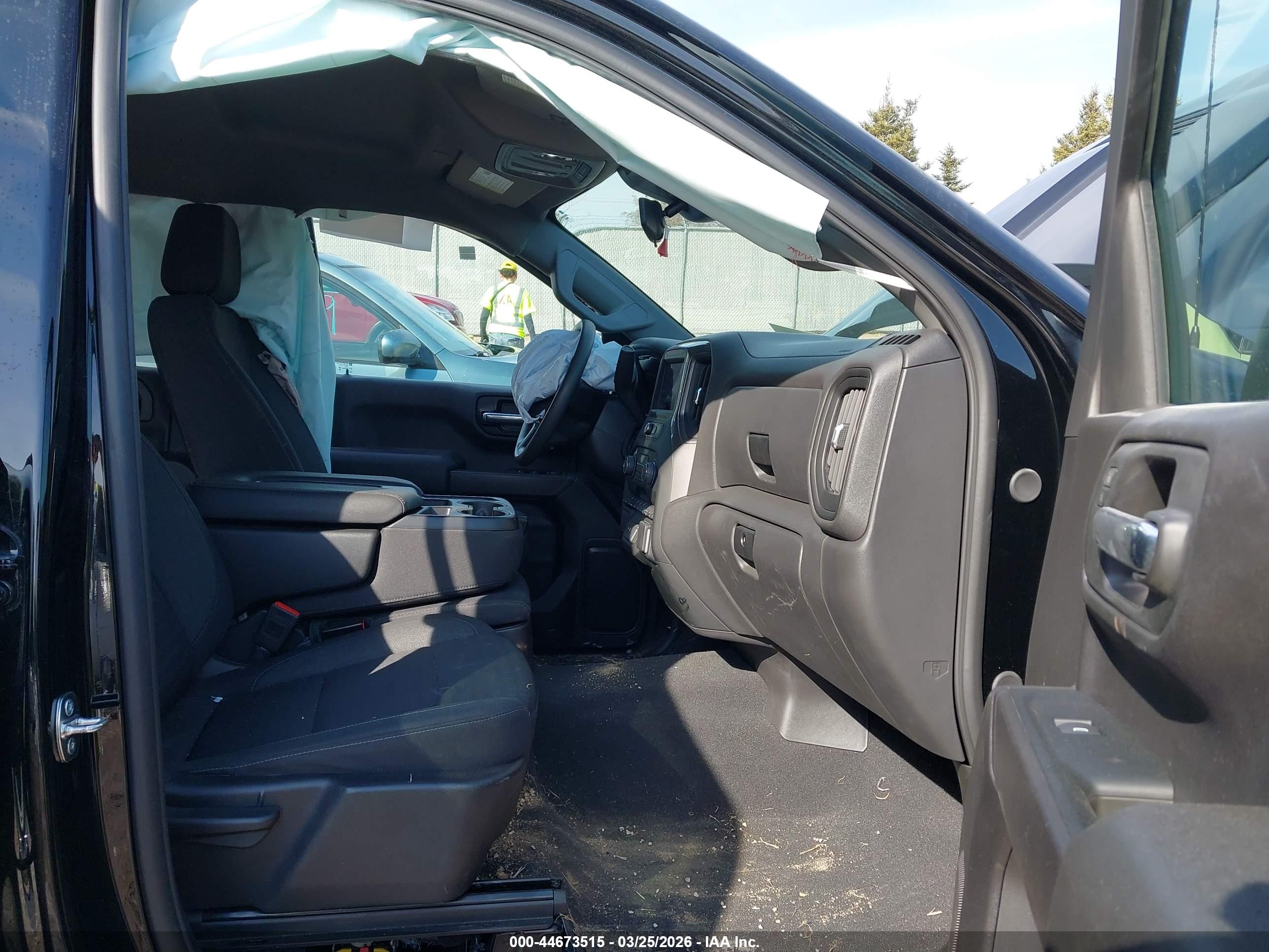 CHEVROLET SILVERADO image 5