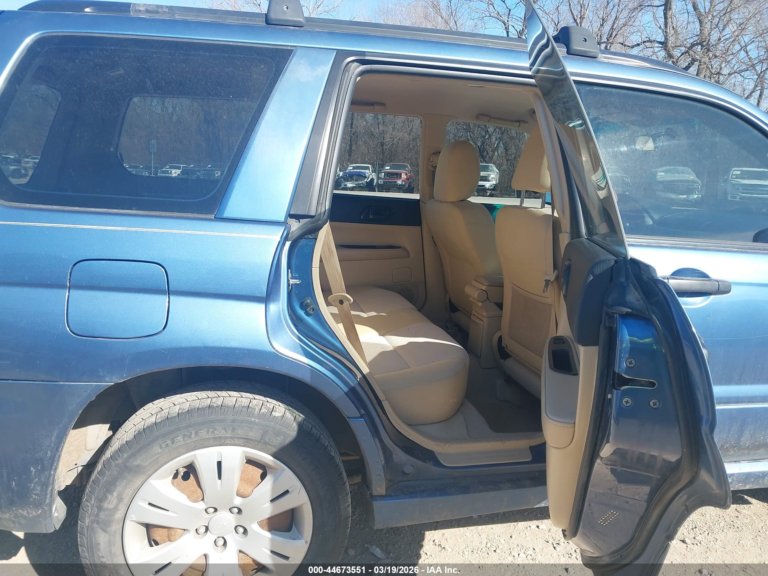 SUBARU FORESTER image 8