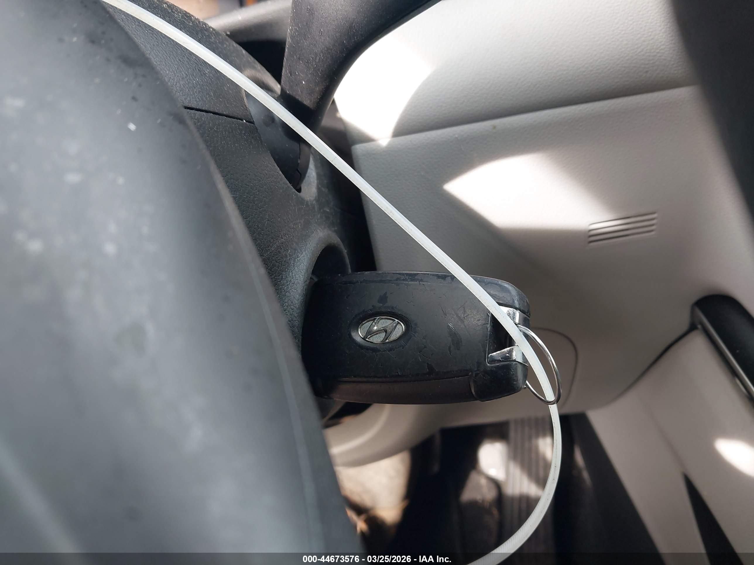 HYUNDAI TUCSON image 11