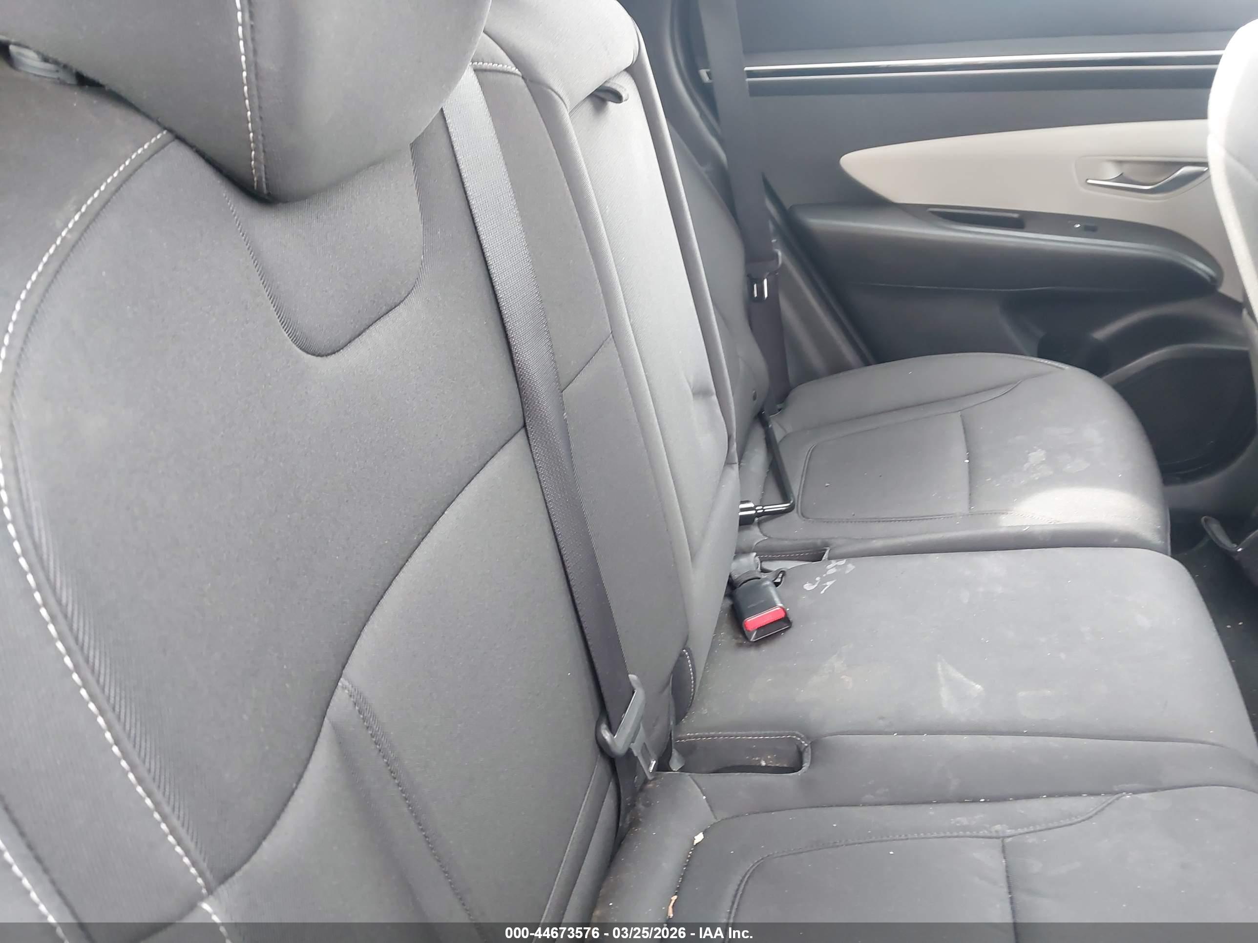 HYUNDAI TUCSON image 8