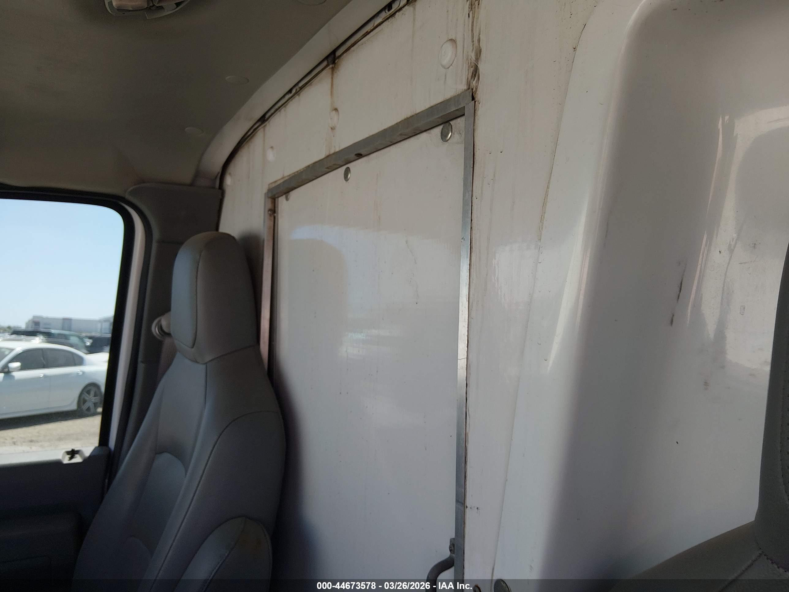 FORD E-450 image 7