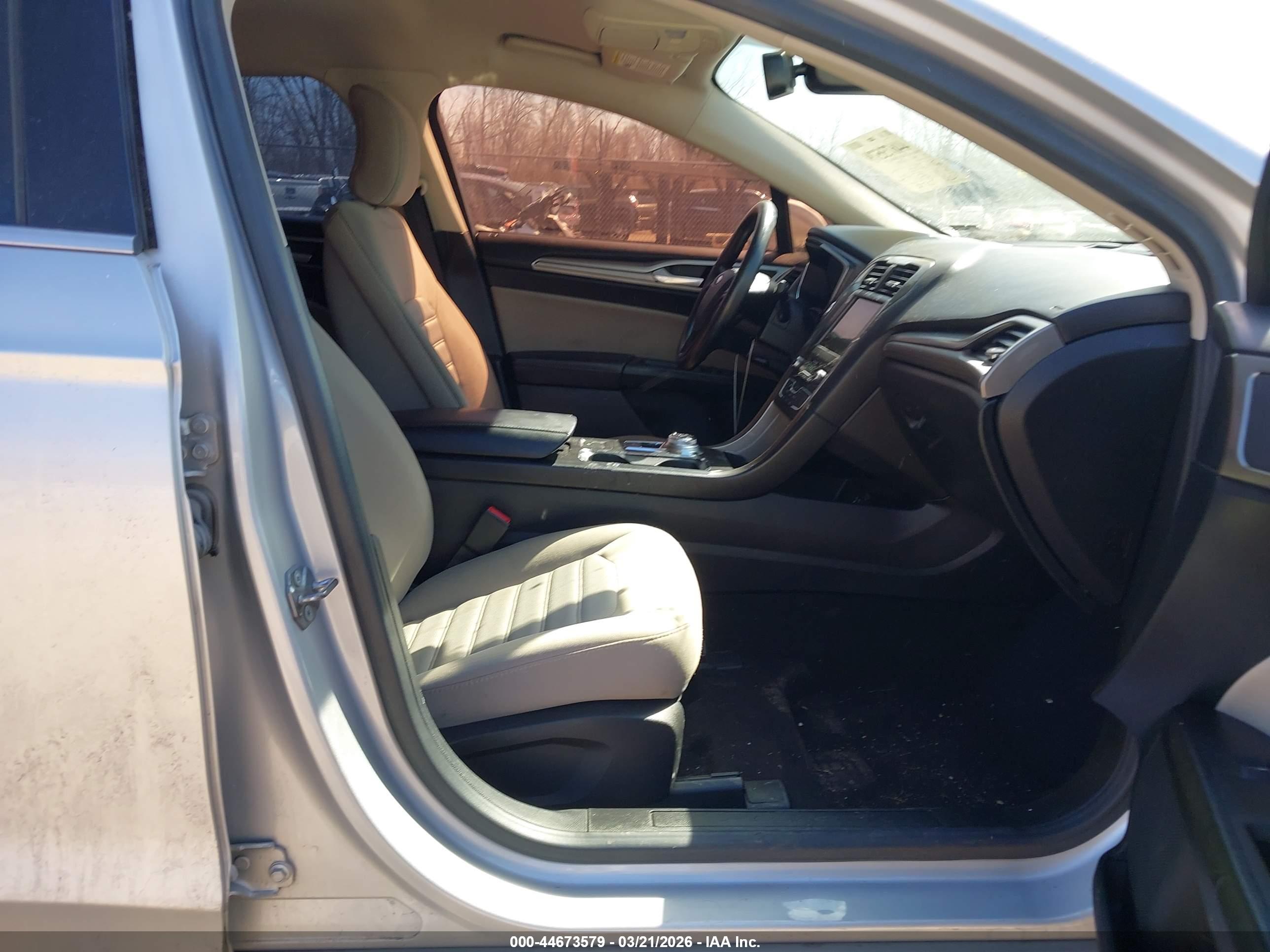 FORD FUSION image 5