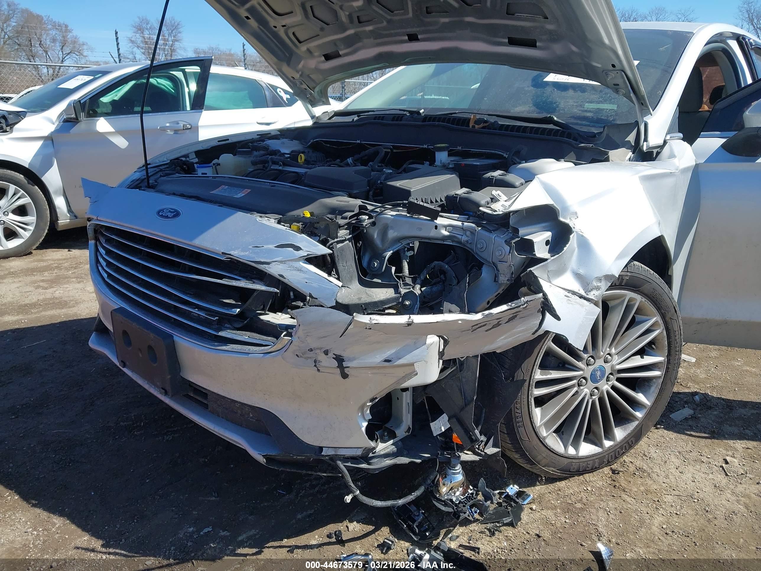 FORD FUSION image 6