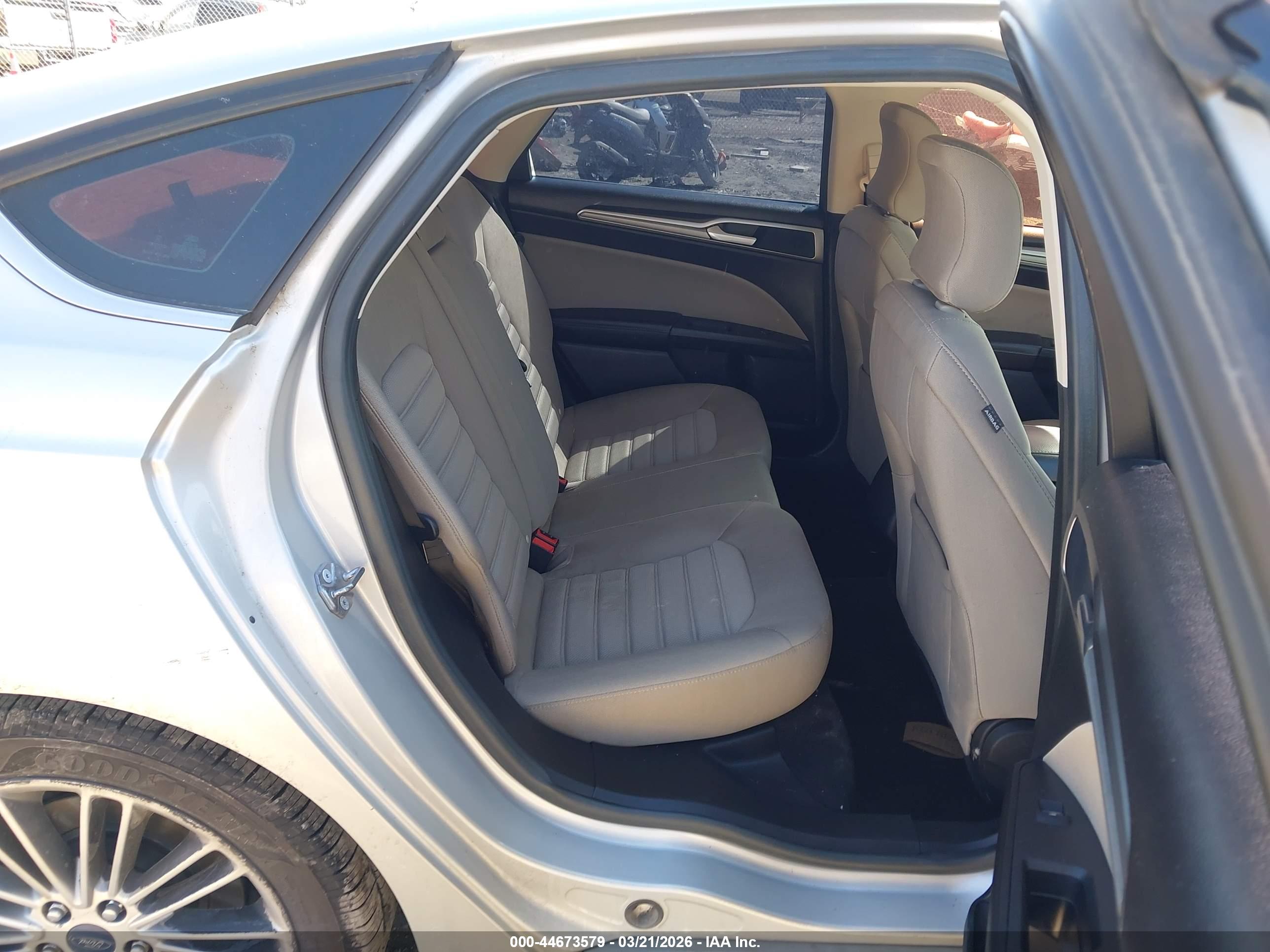 FORD FUSION image 8