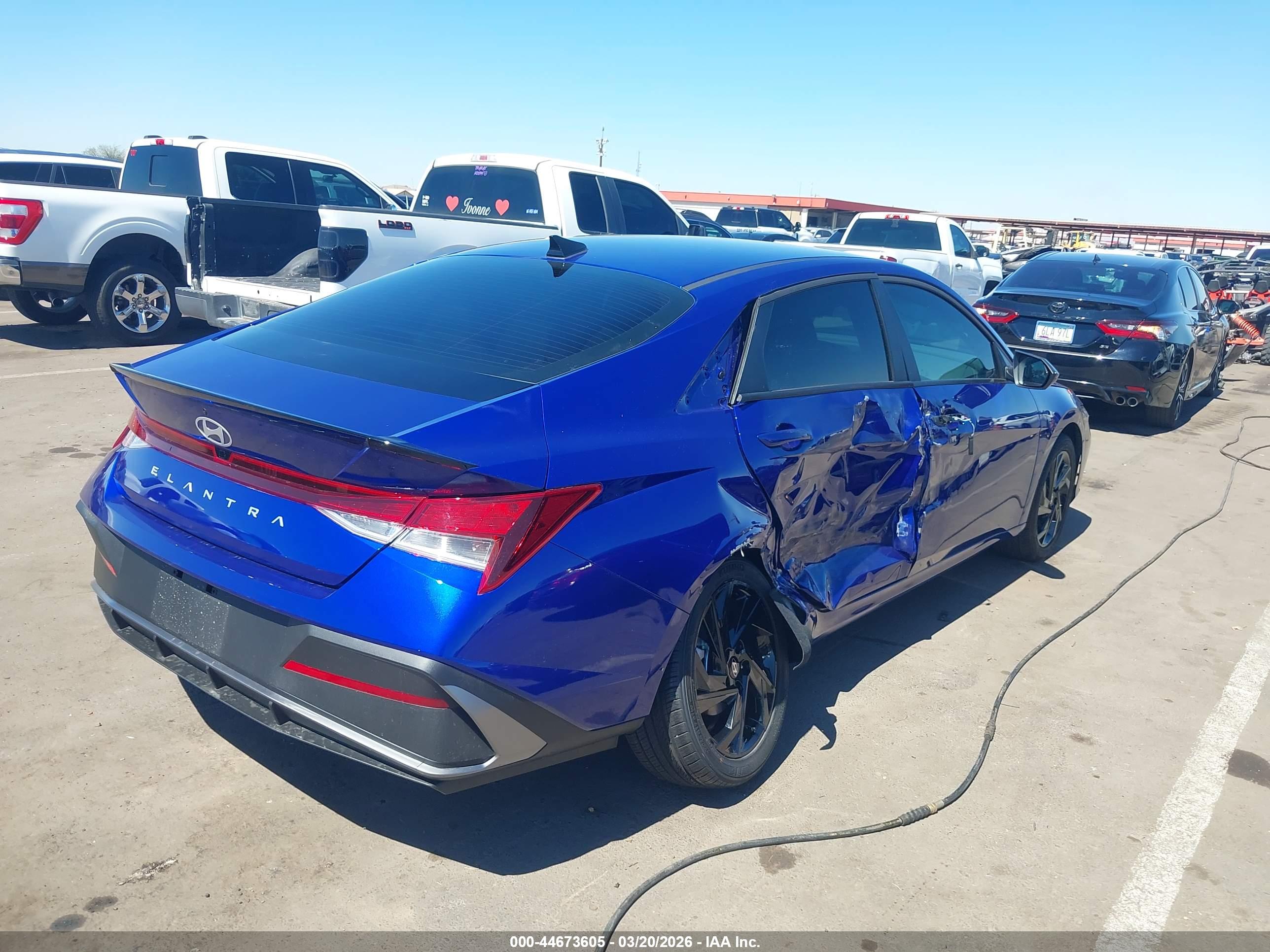 HYUNDAI ELANTRA image 4