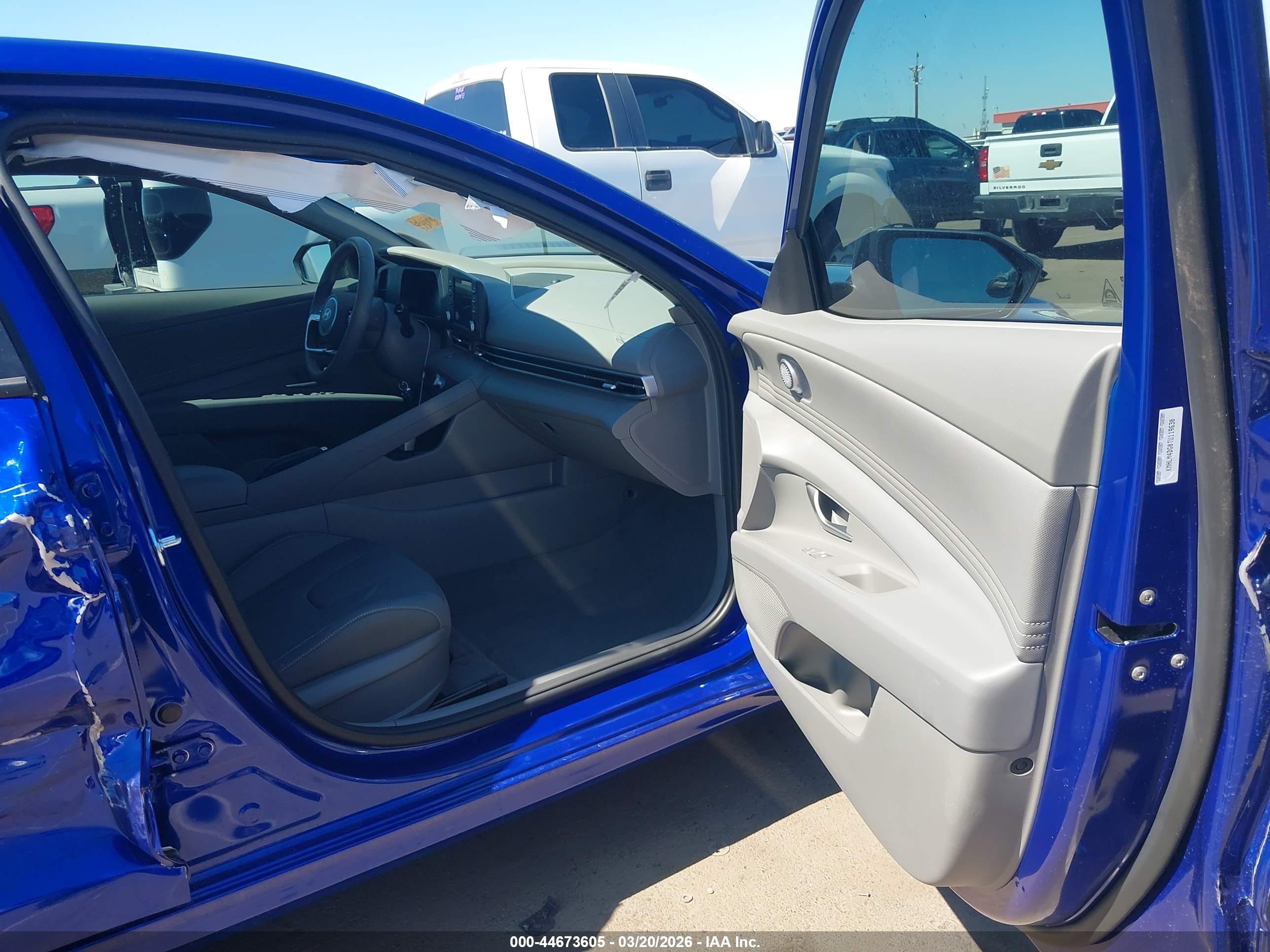 HYUNDAI ELANTRA image 5