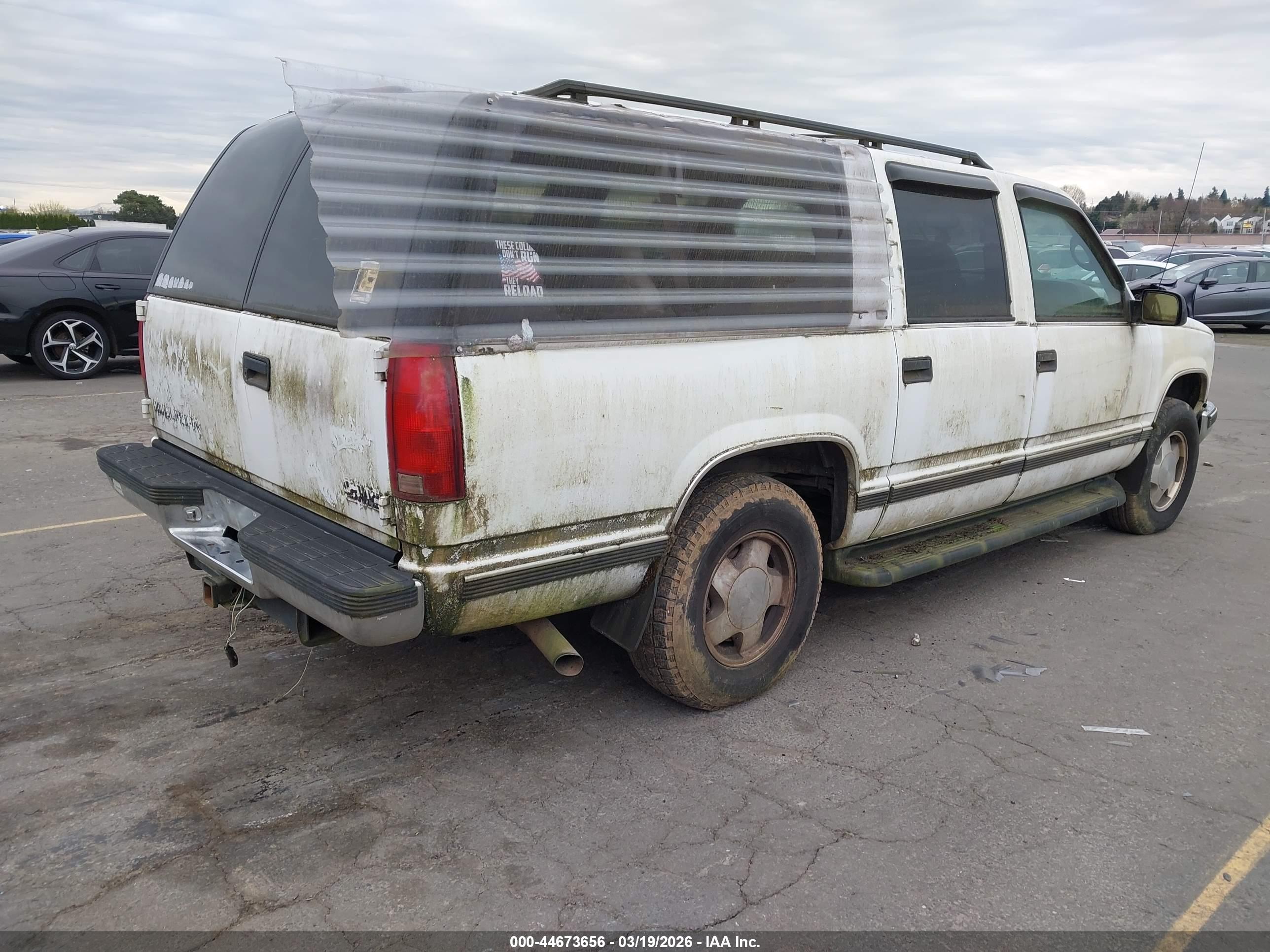 GMC SUBURBAN image 4