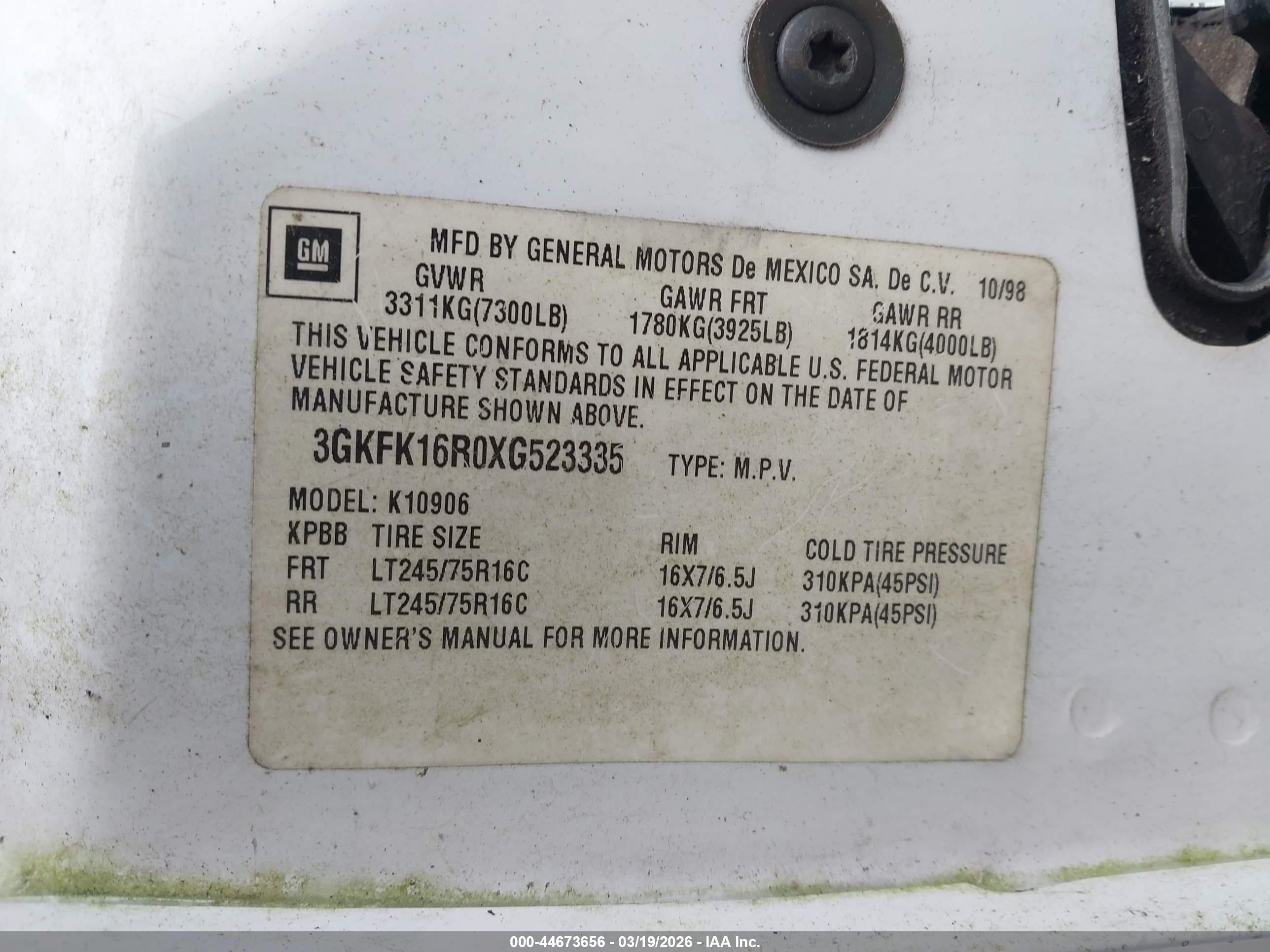 GMC SUBURBAN image 9