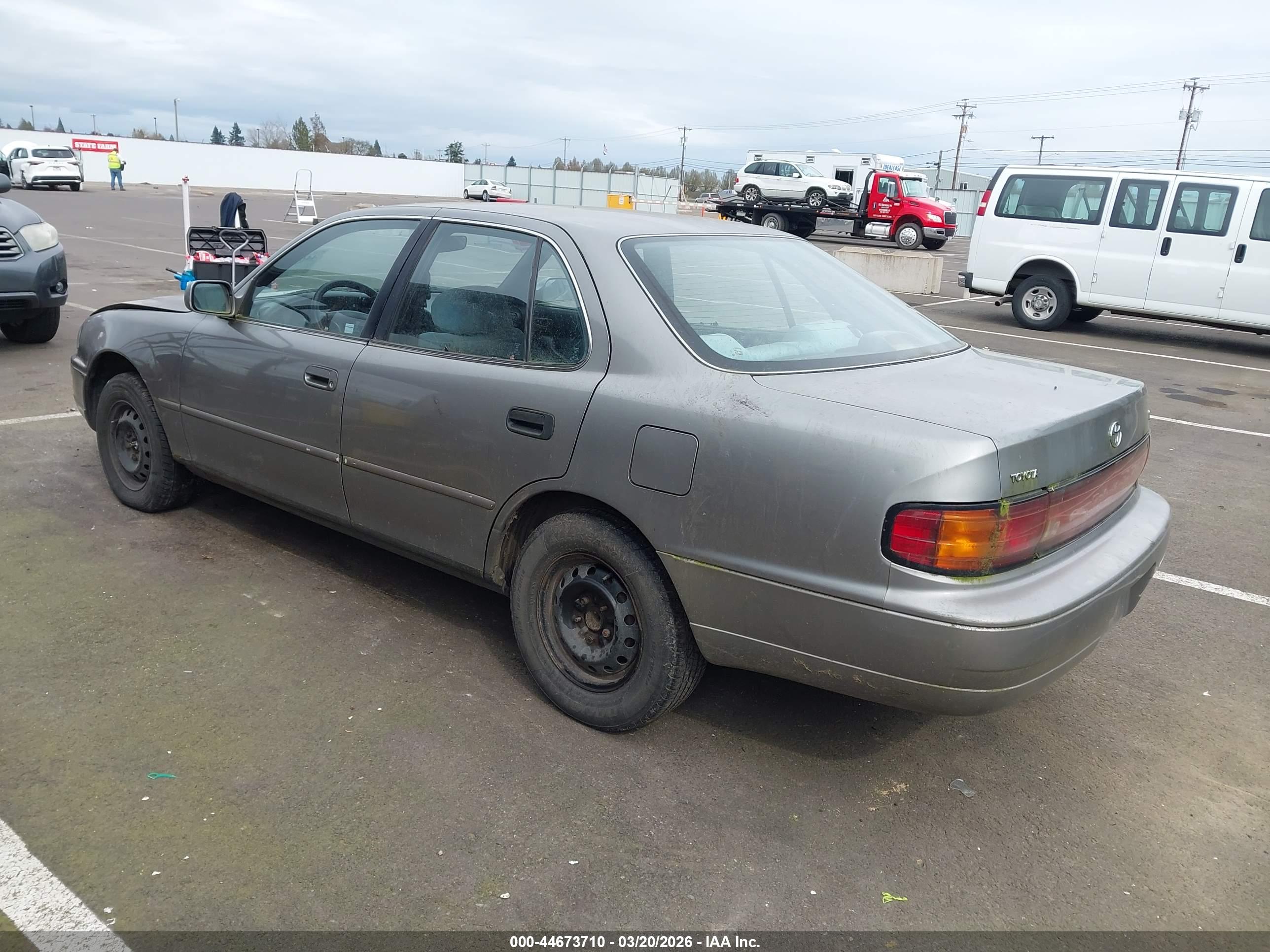 TOYOTA CAMRY image 3