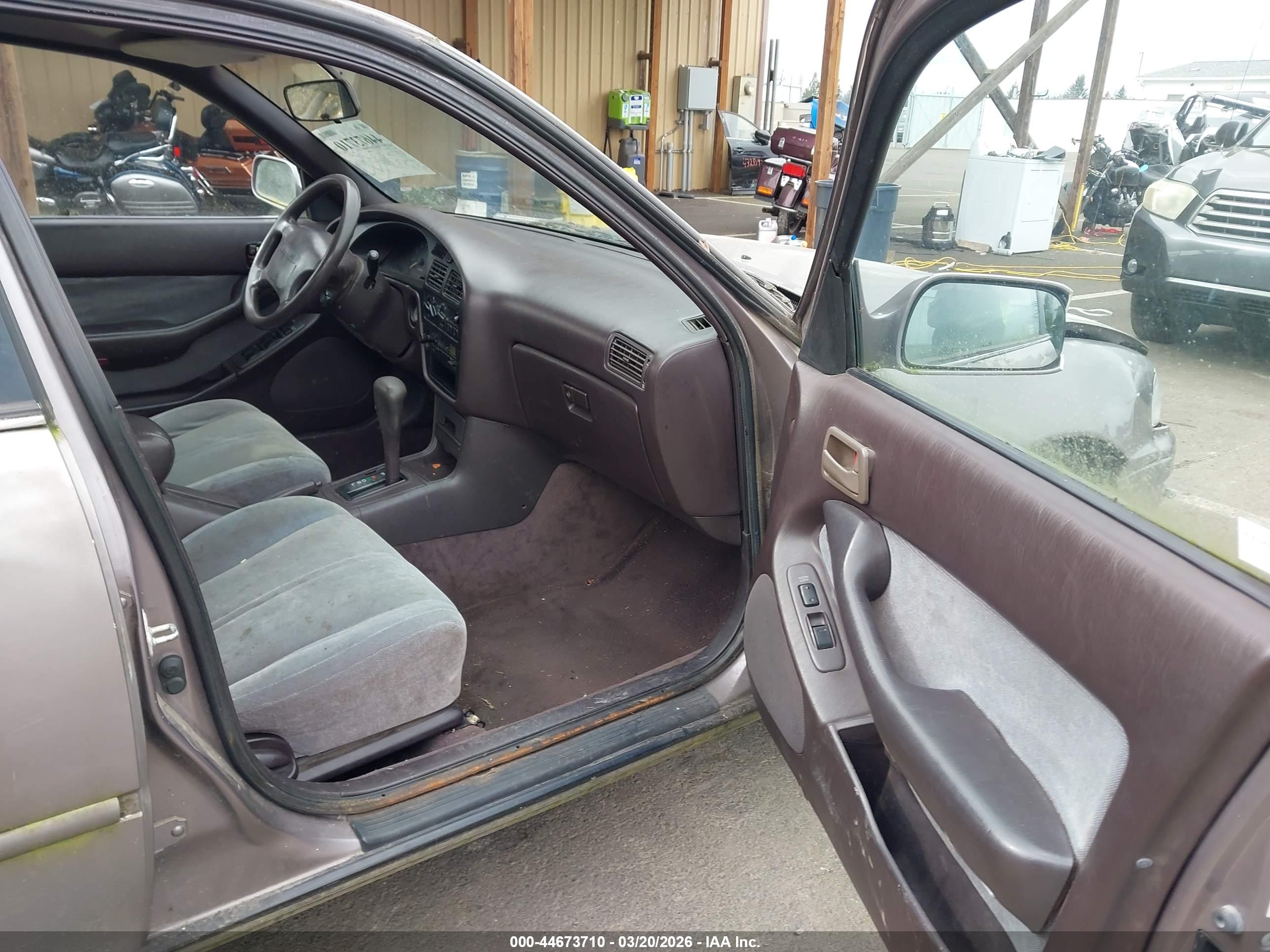 TOYOTA CAMRY image 5