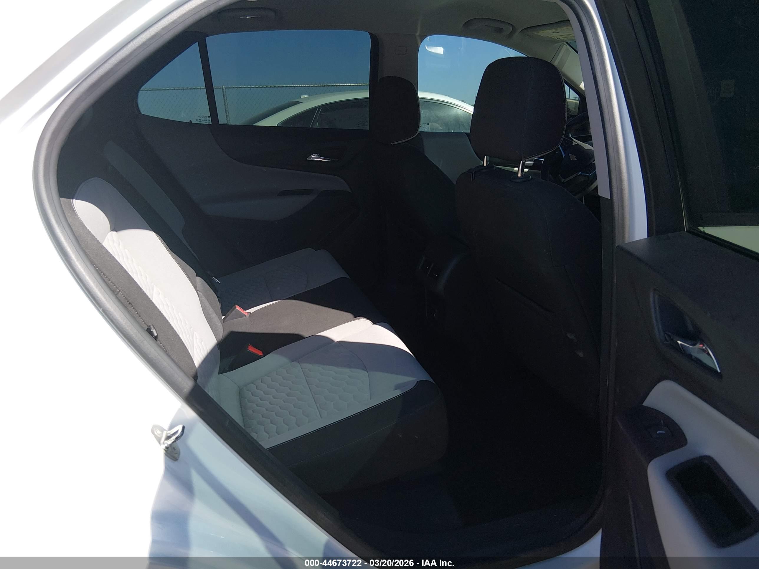 CHEVROLET EQUINOX image 8