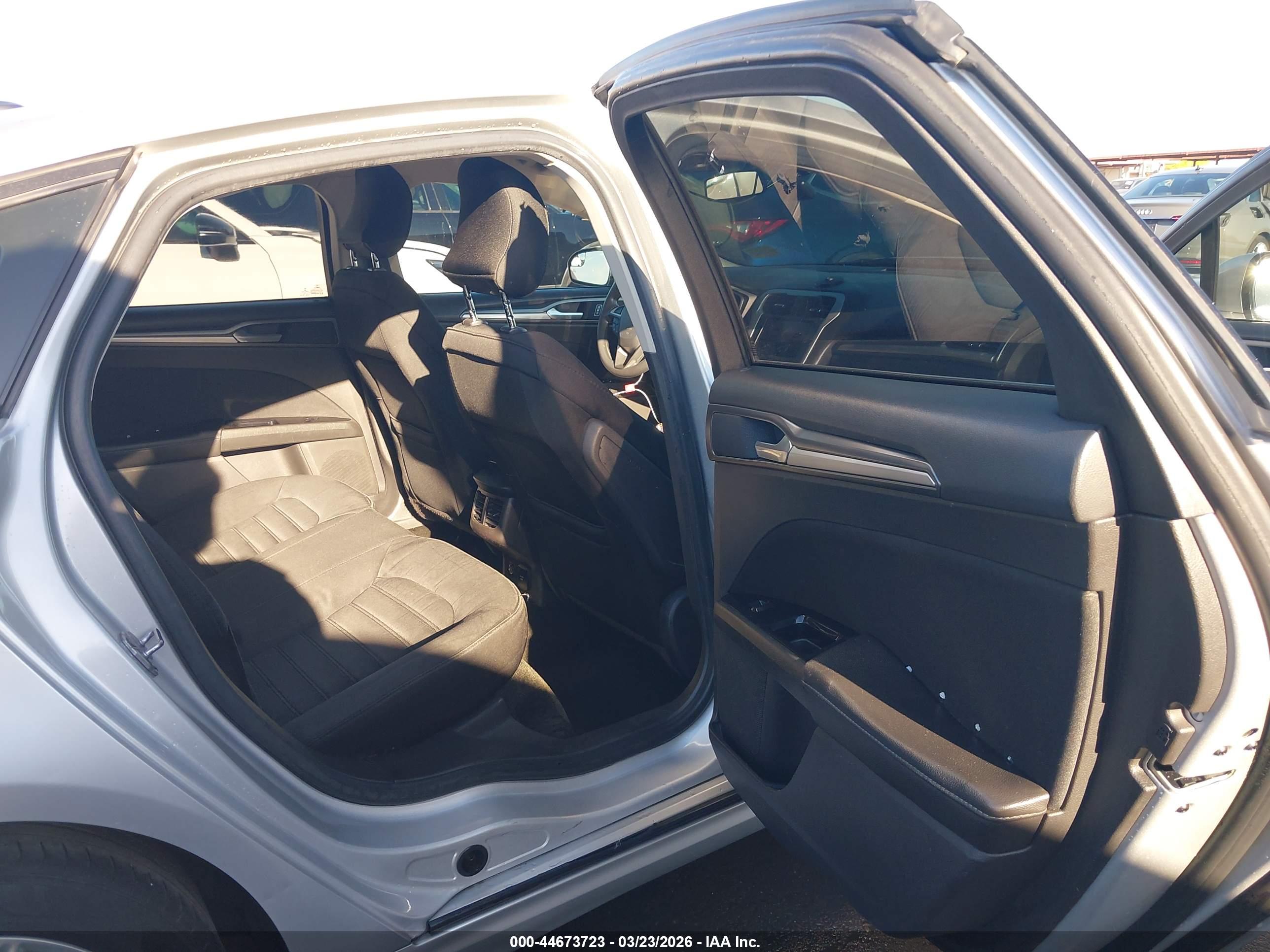 FORD FUSION image 8