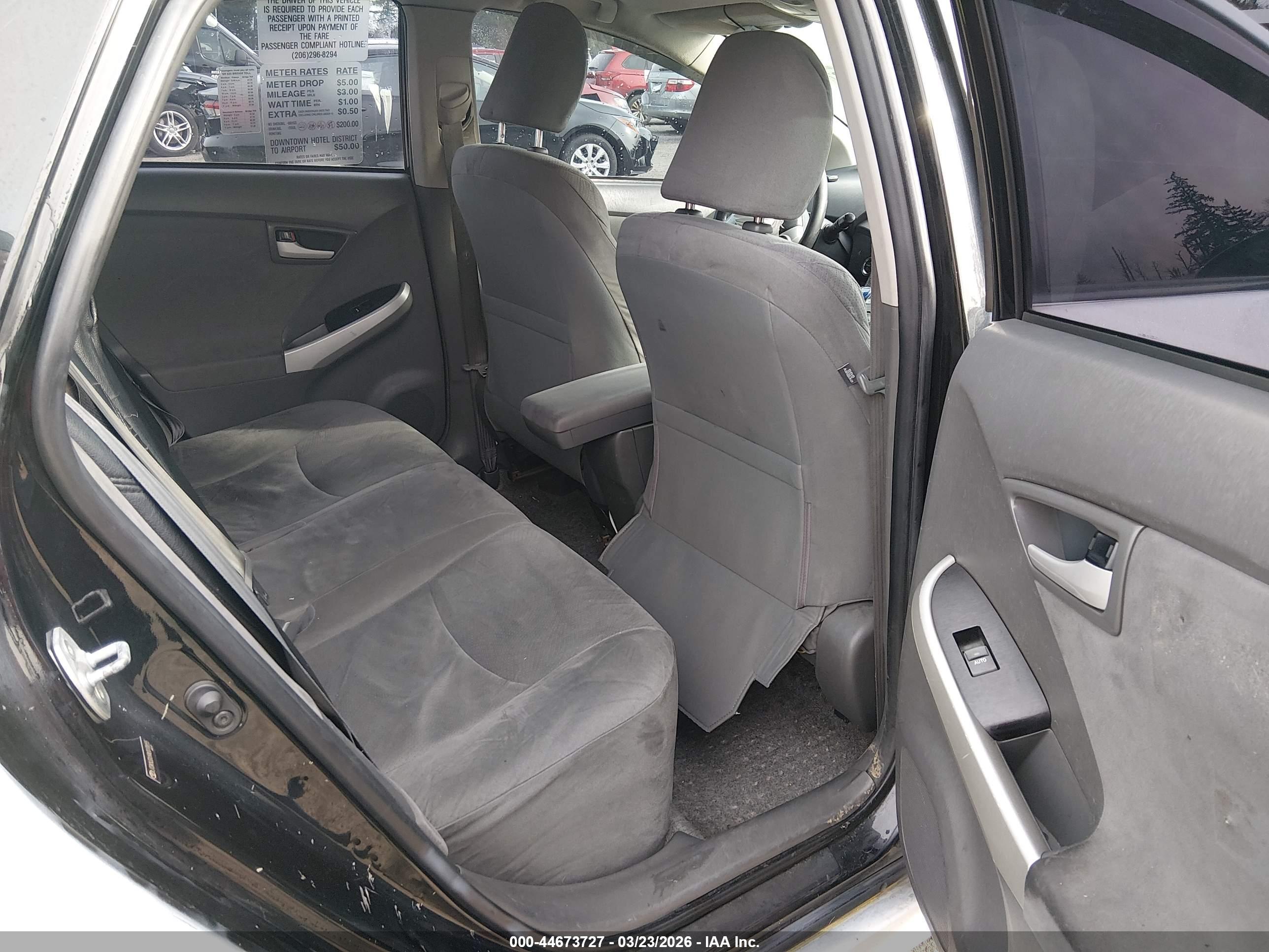 TOYOTA PRIUS image 8