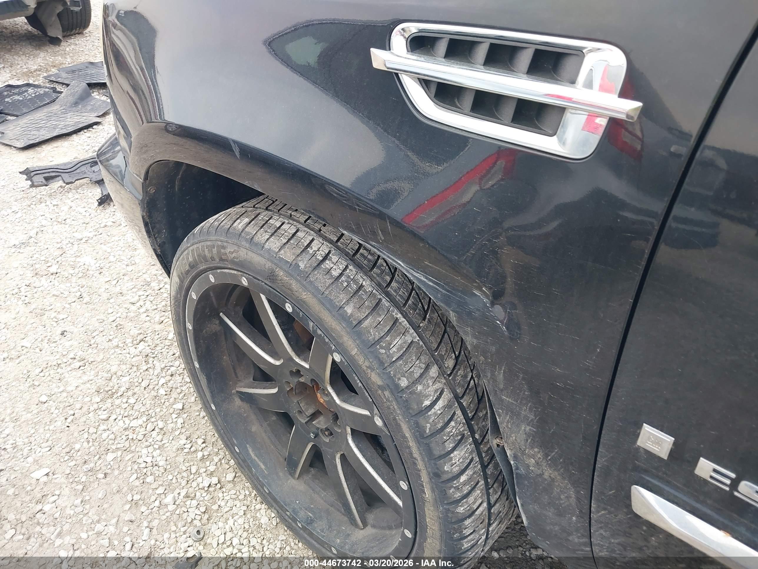 CADILLAC ESCALADE image 6