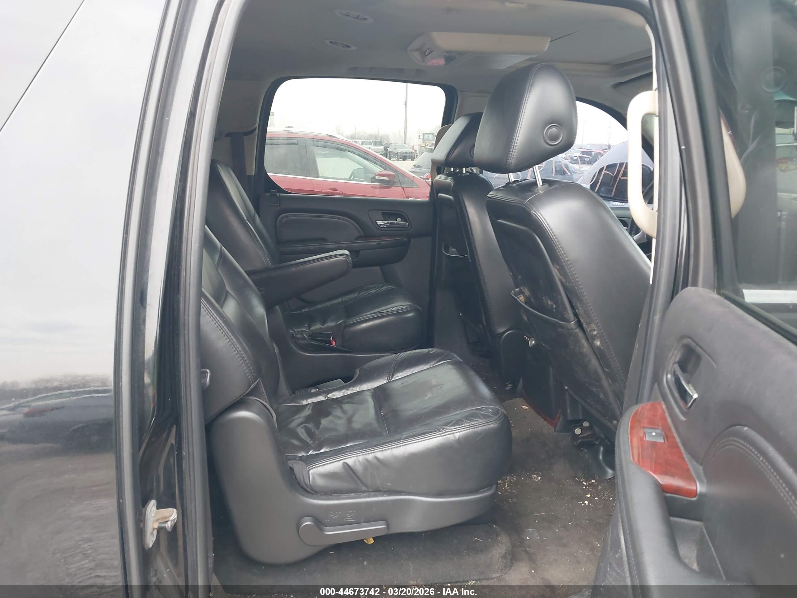 CADILLAC ESCALADE image 8