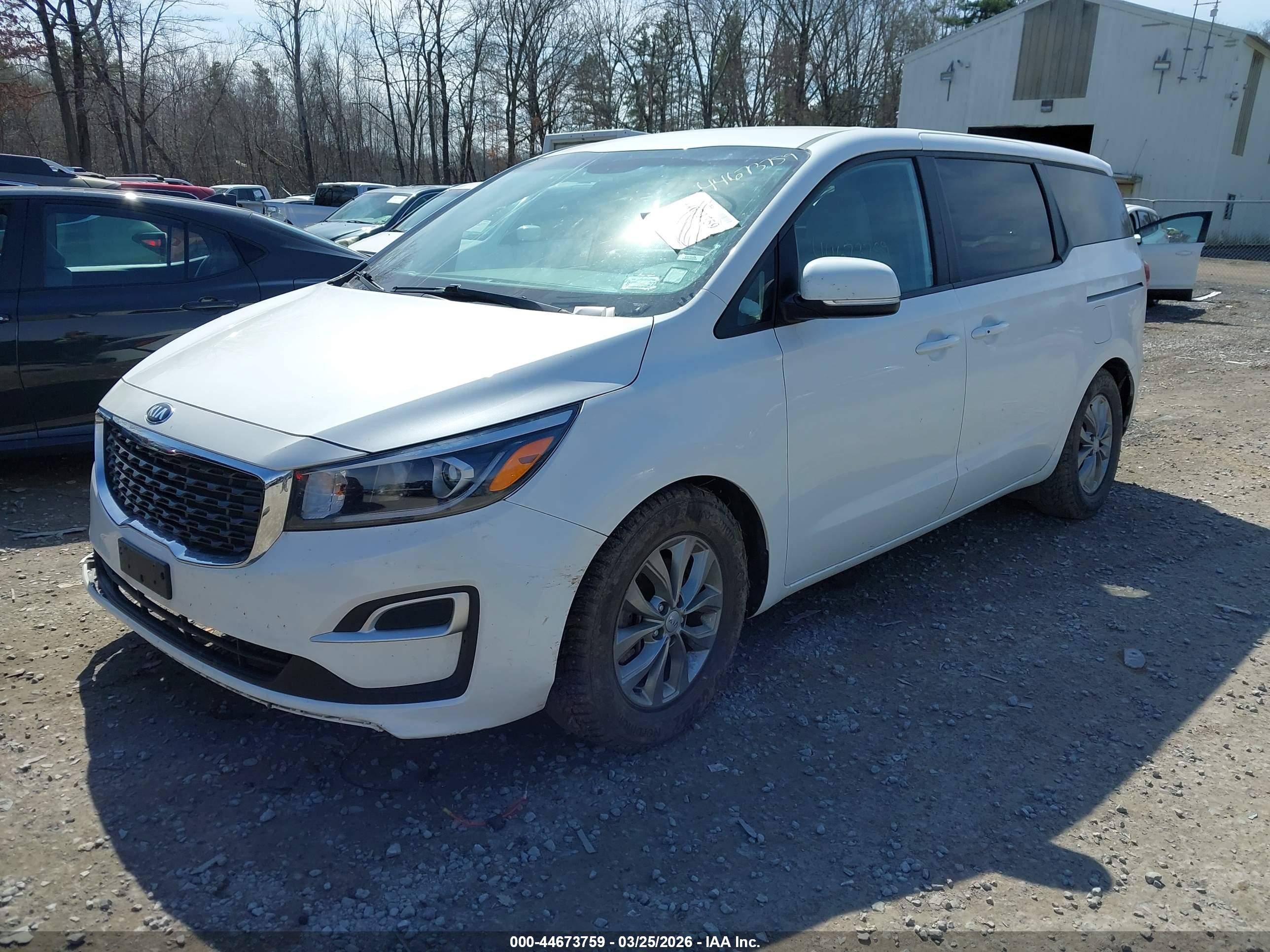 KIA SEDONA image 2
