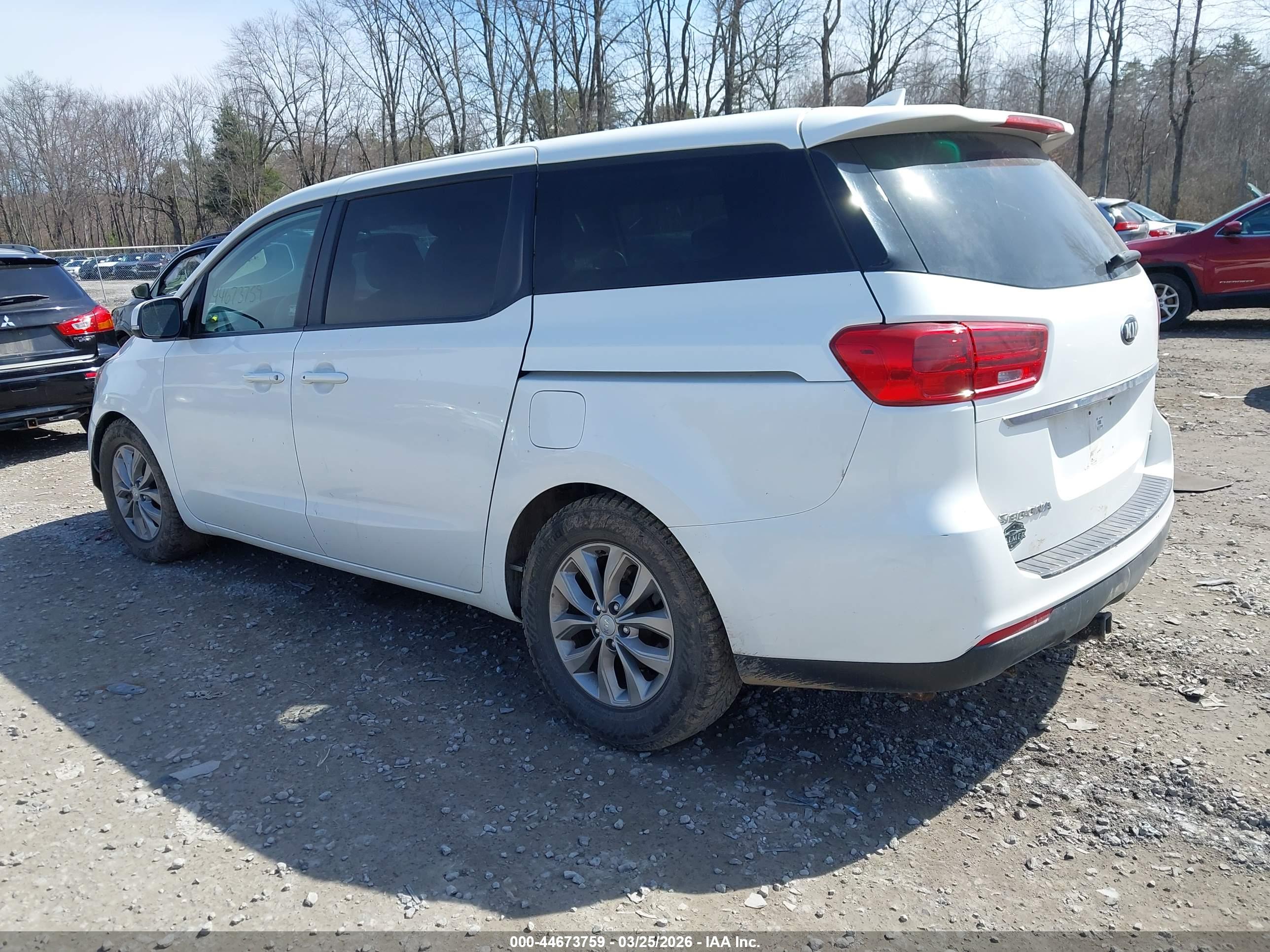 KIA SEDONA image 3