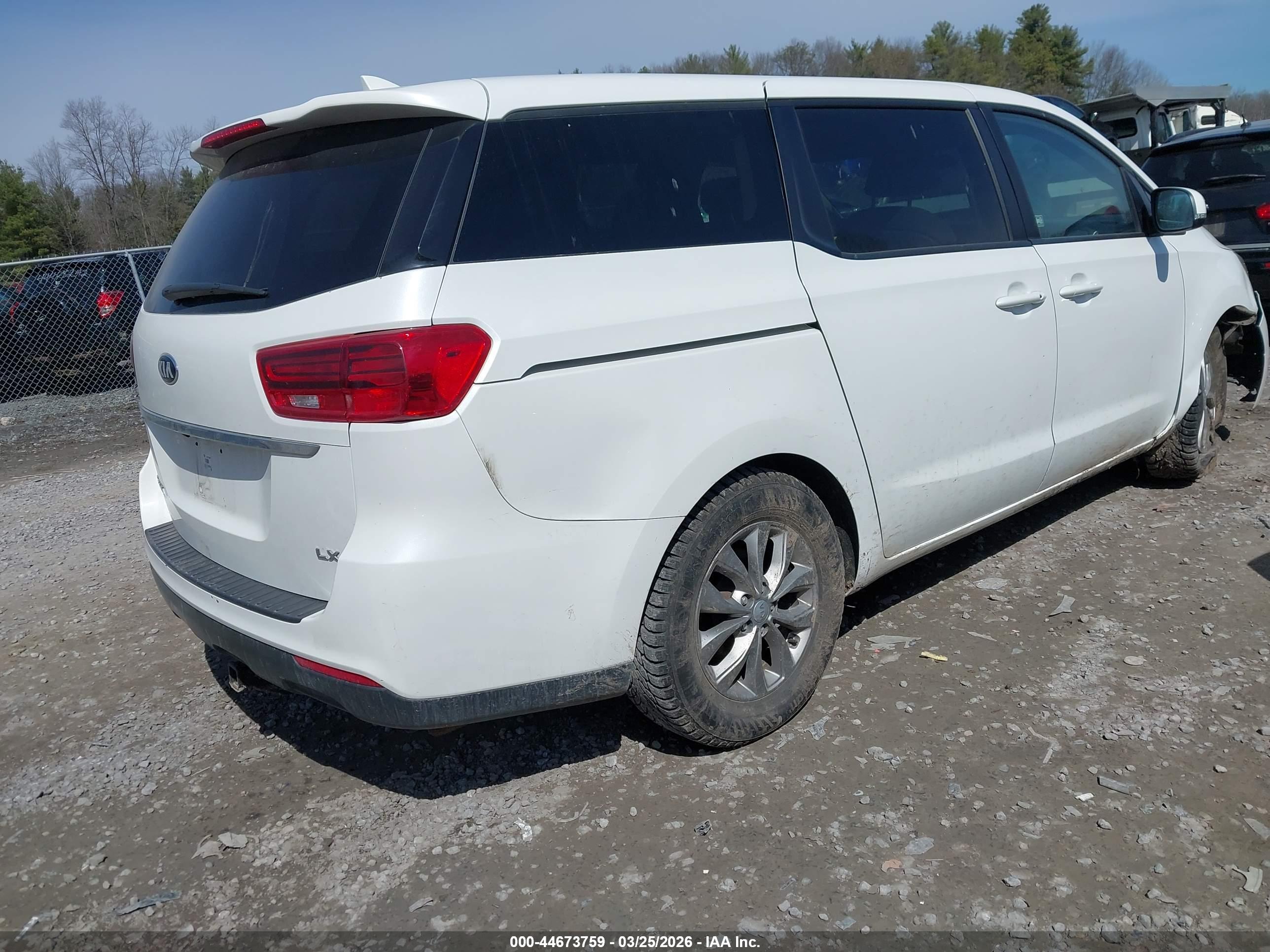 KIA SEDONA image 4