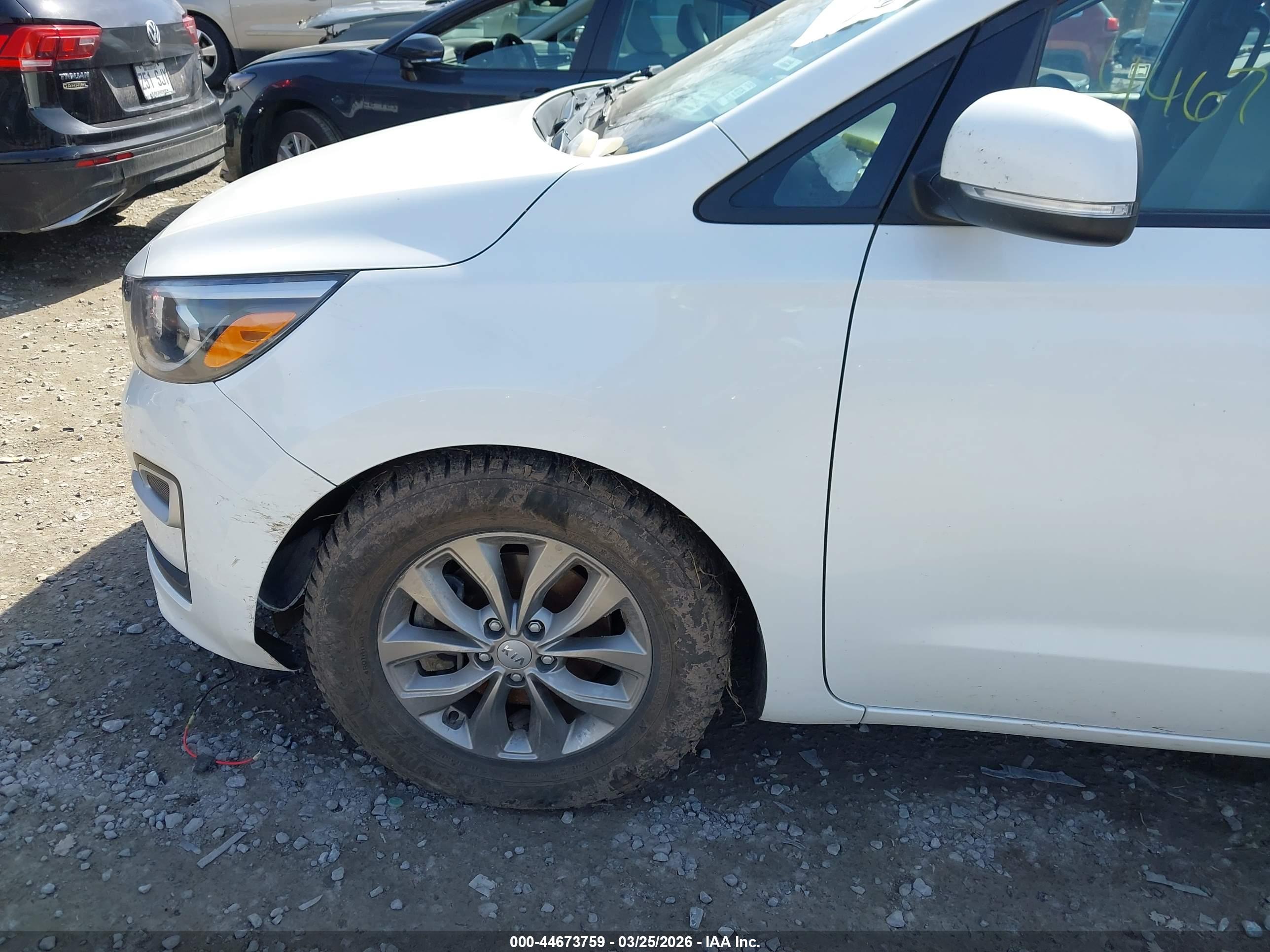 KIA SEDONA image 6