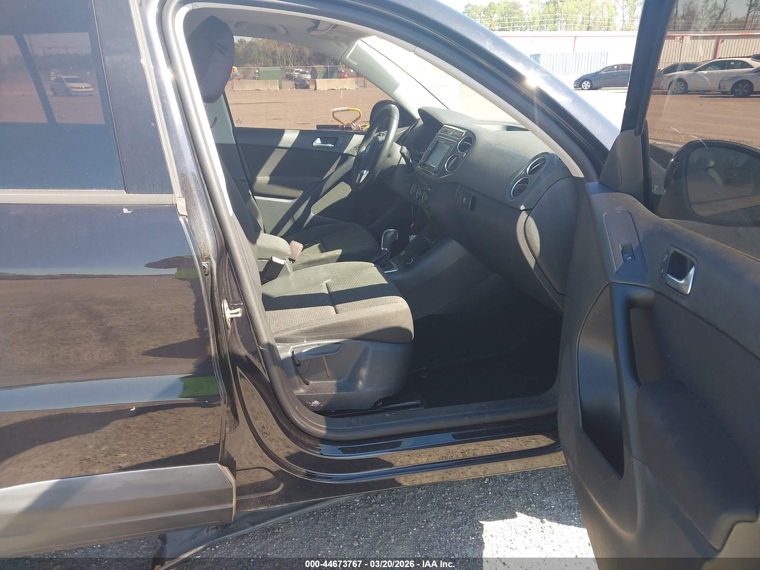 VOLKSWAGEN TIGUAN image 5