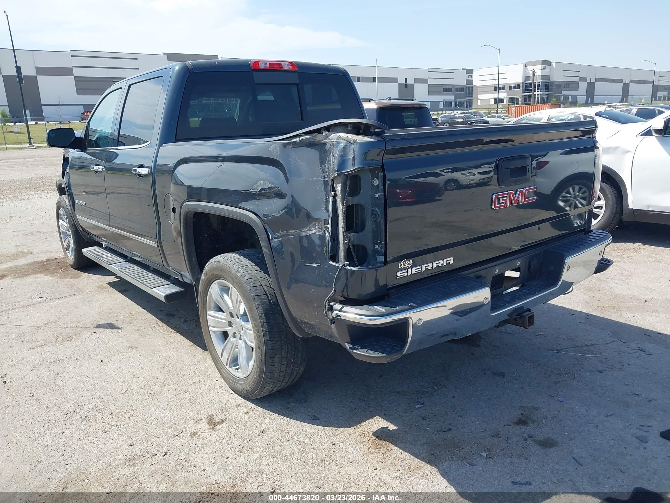 GMC SIERRA image 3