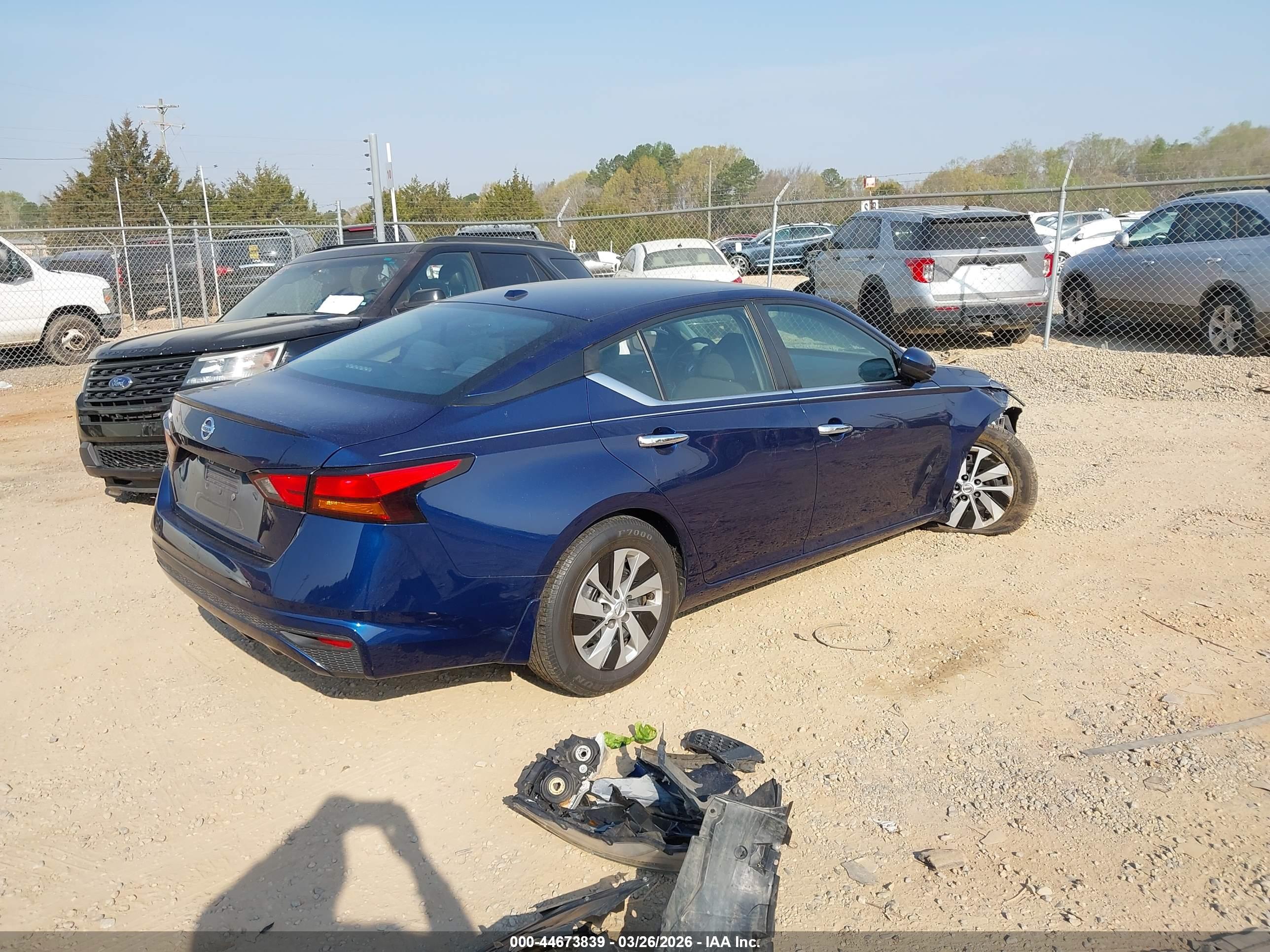 NISSAN ALTIMA image 4
