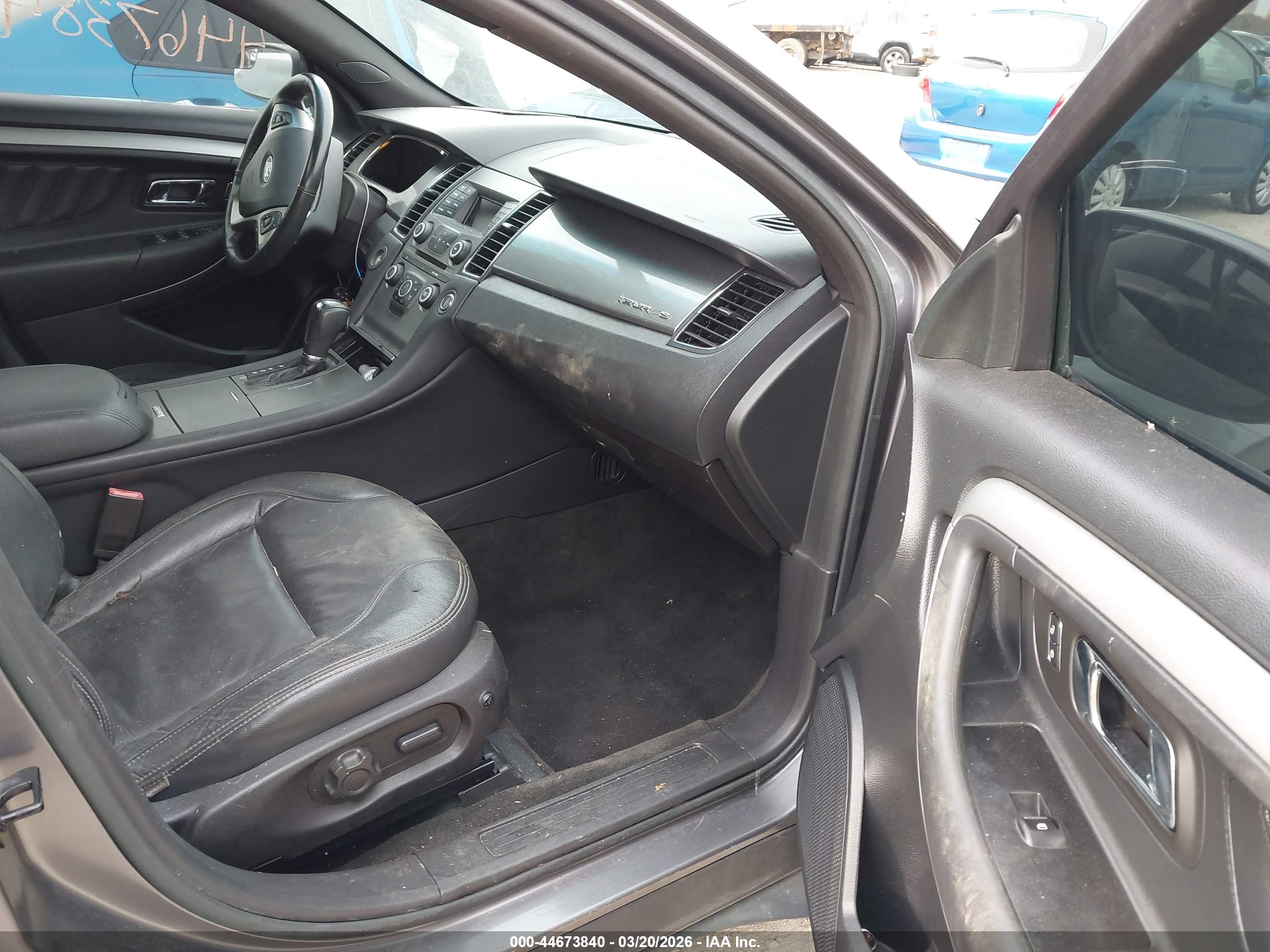 FORD TAURUS image 5
