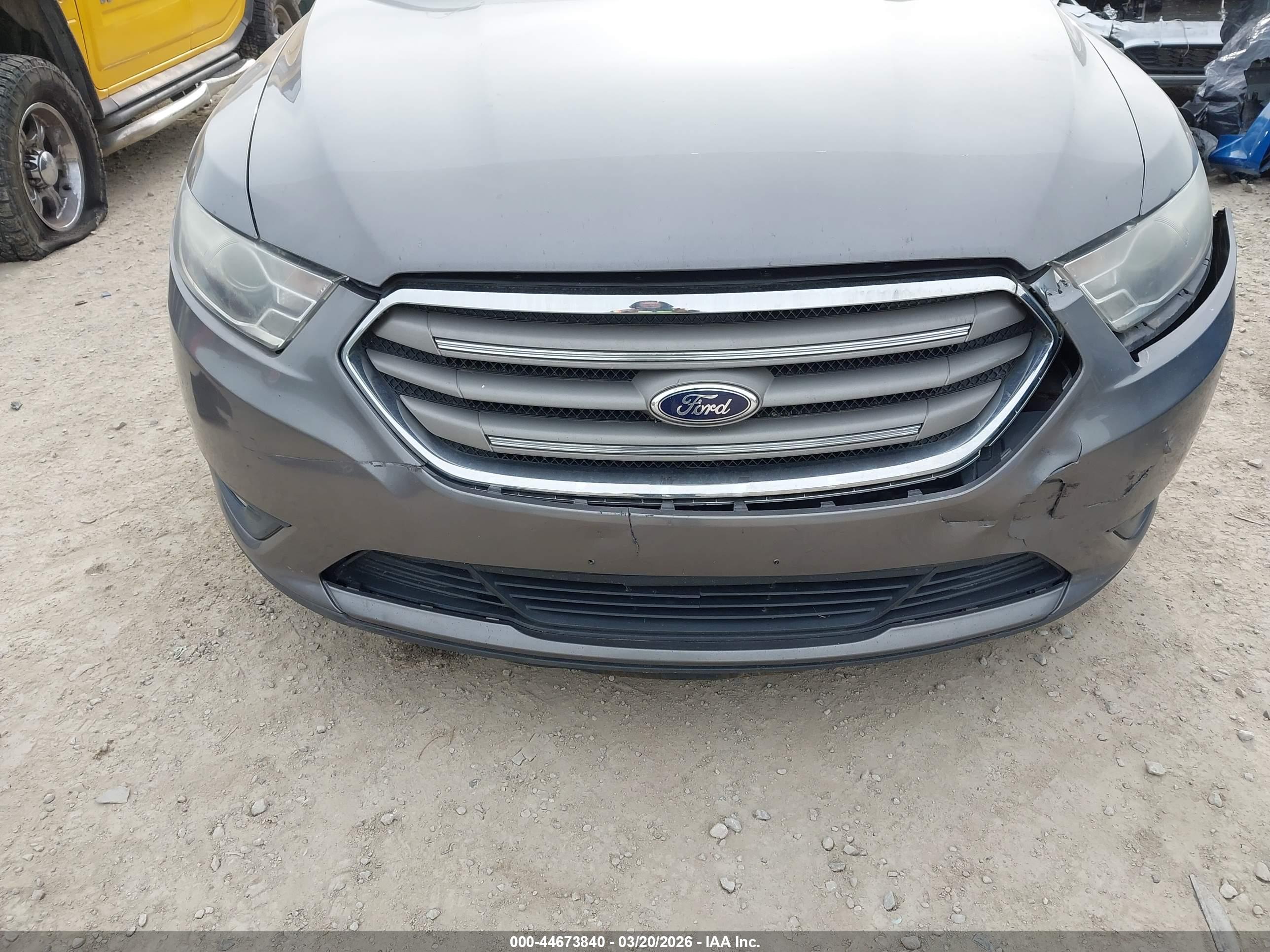 FORD TAURUS image 6