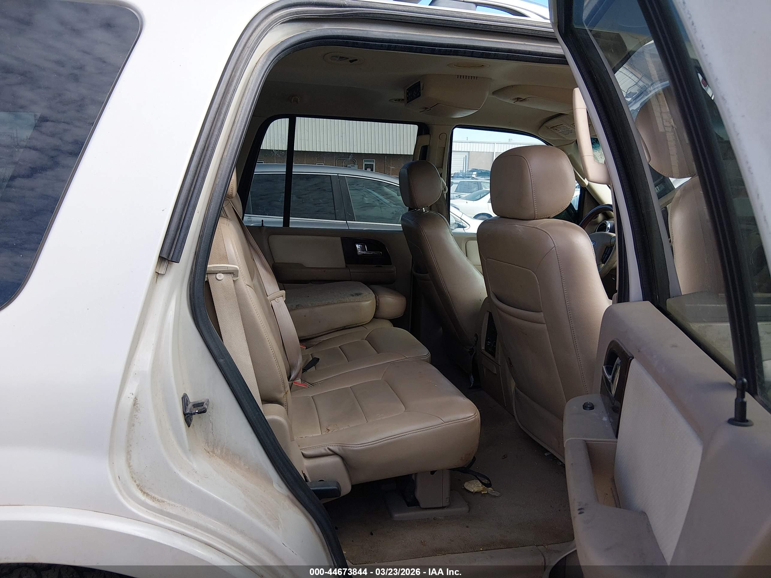 FORD EXPEDITION image 8