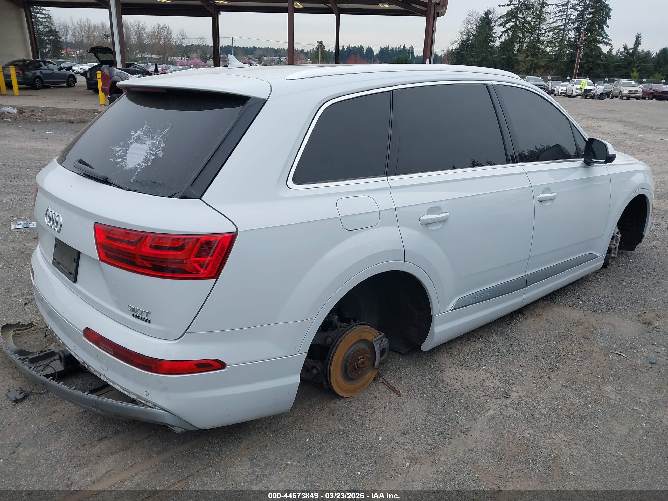 AUDI Q7 image 4