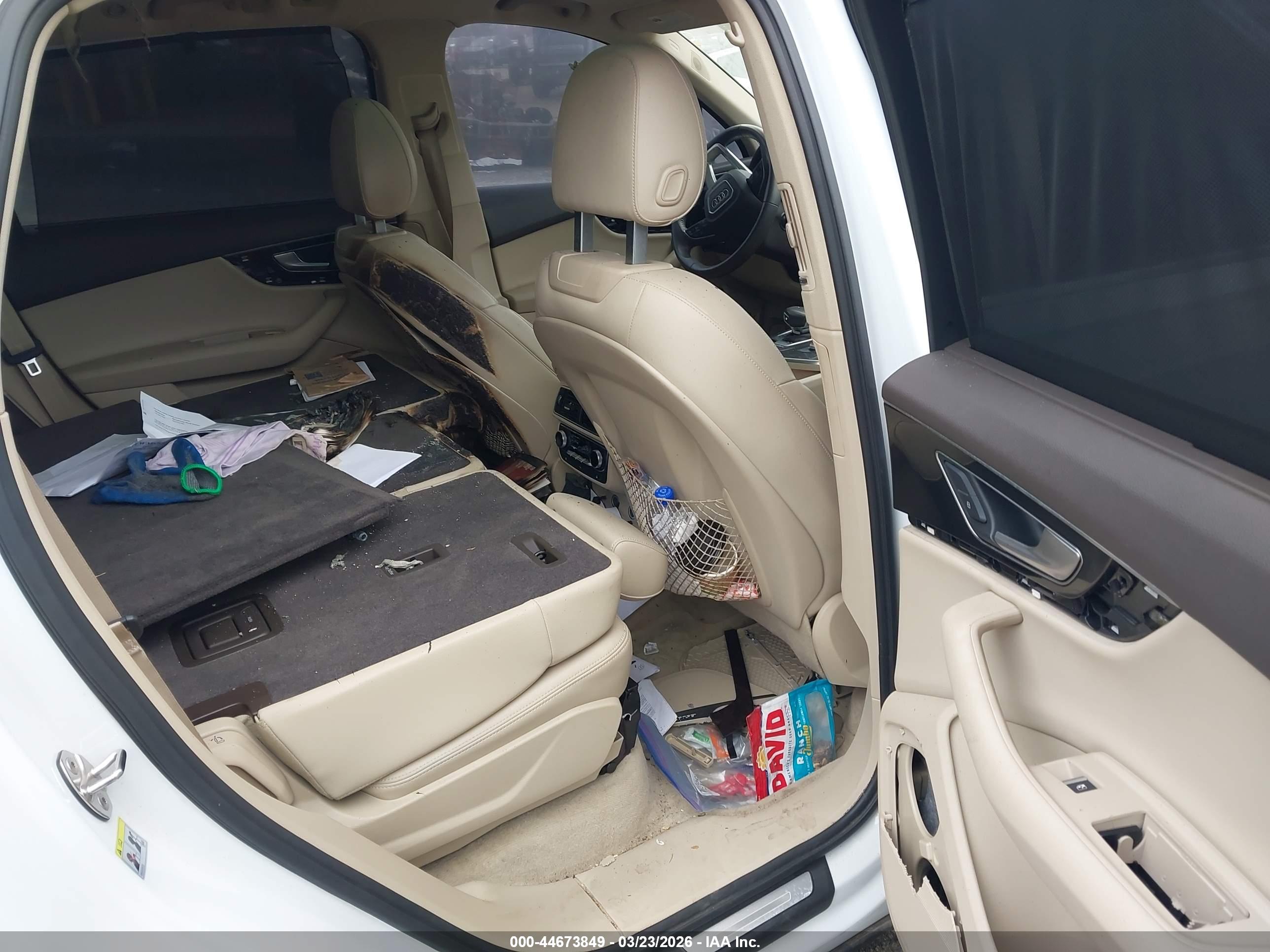 AUDI Q7 image 8