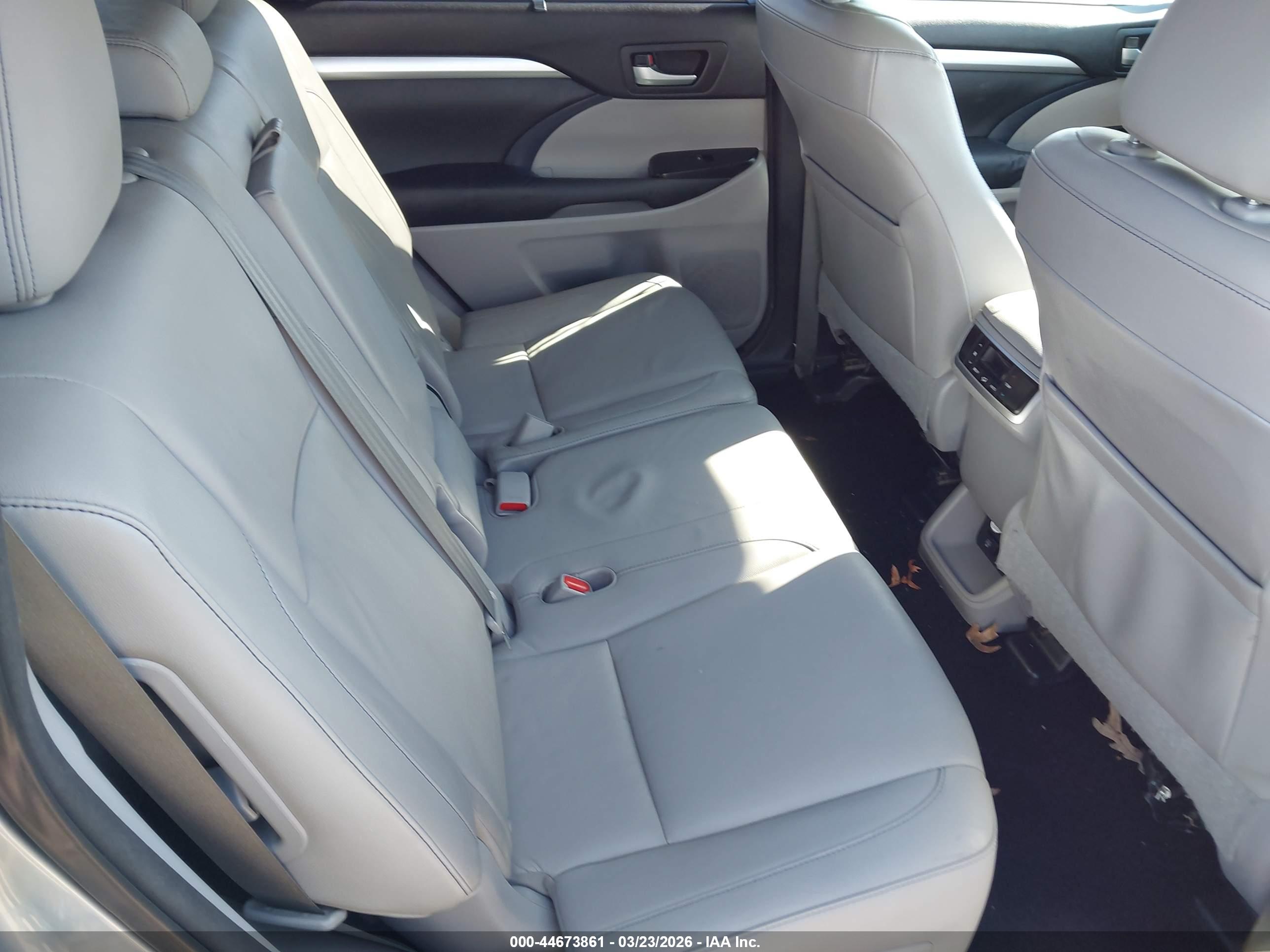 TOYOTA HIGHLANDER image 8