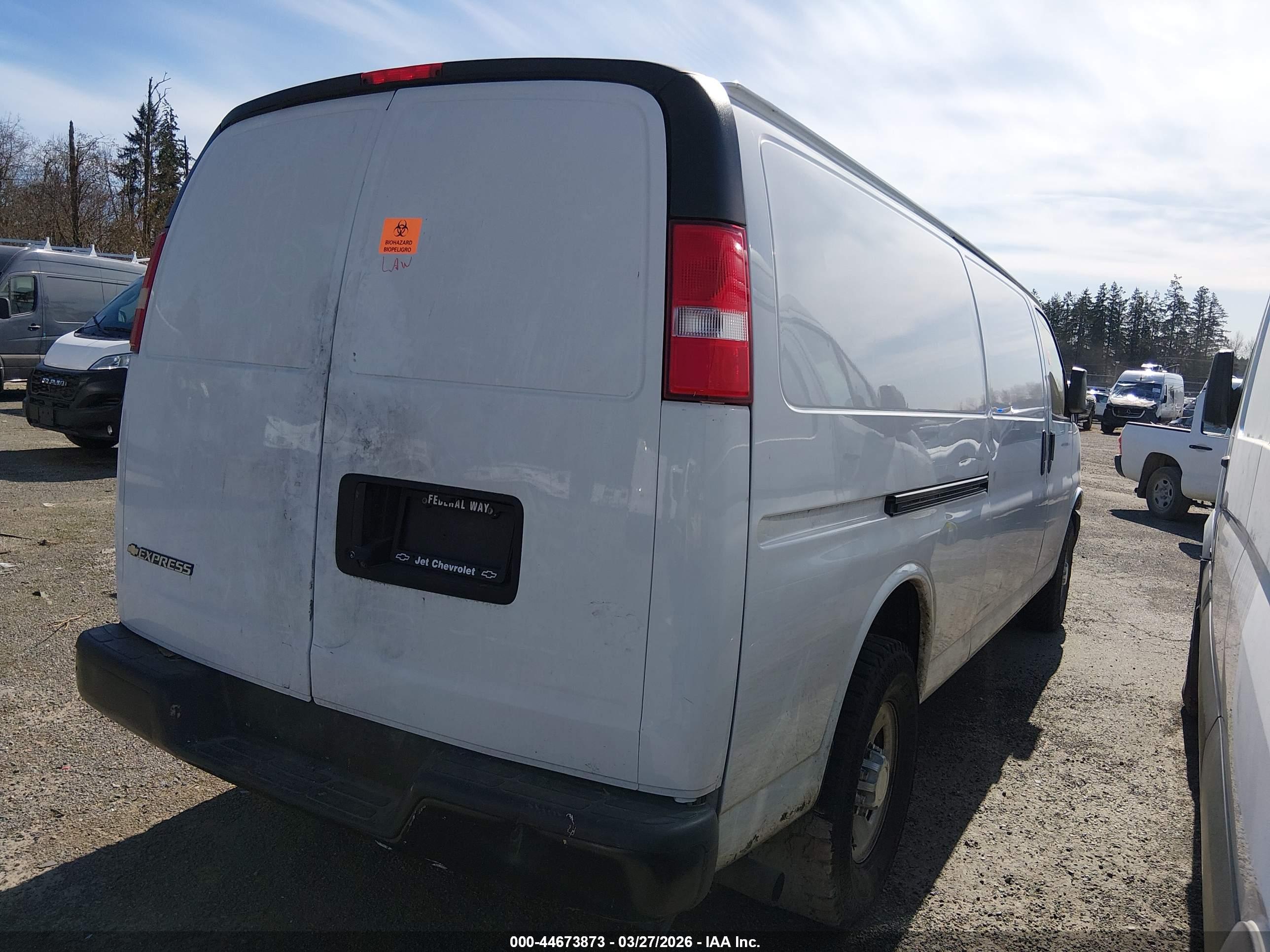 CHEVROLET EXPRESS image 4