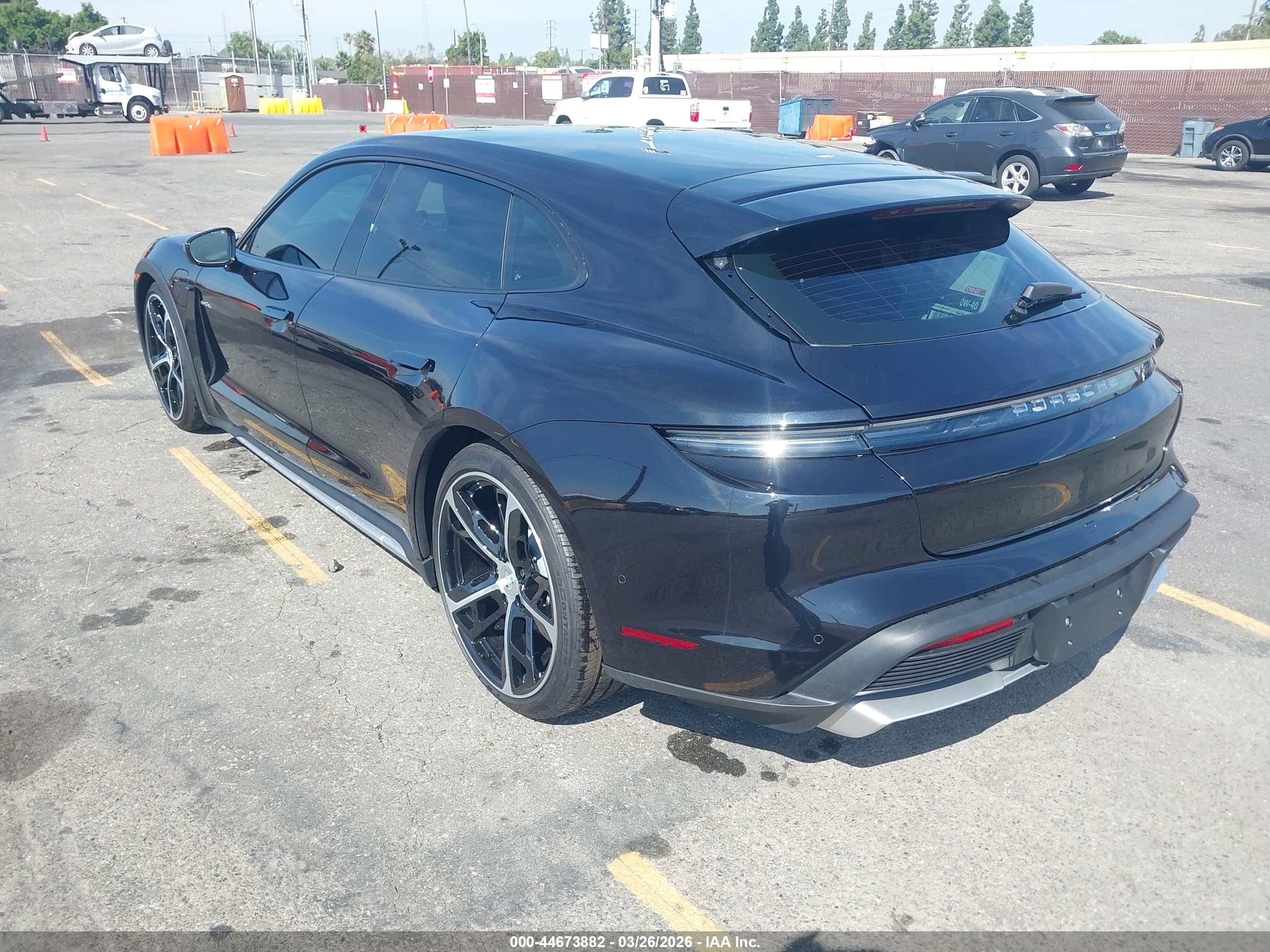 PORSCHE TAYCAN image 3