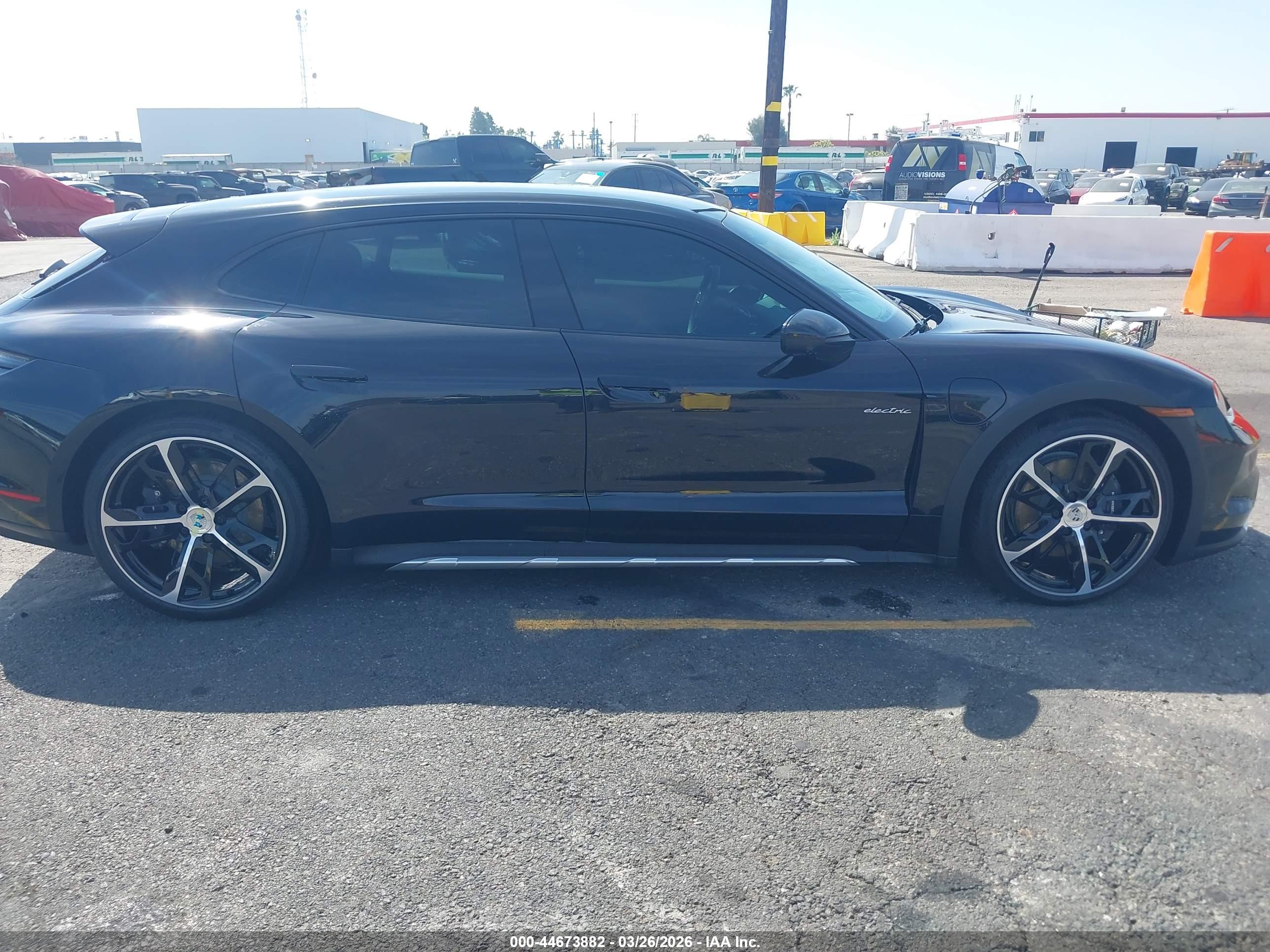 PORSCHE TAYCAN image 6