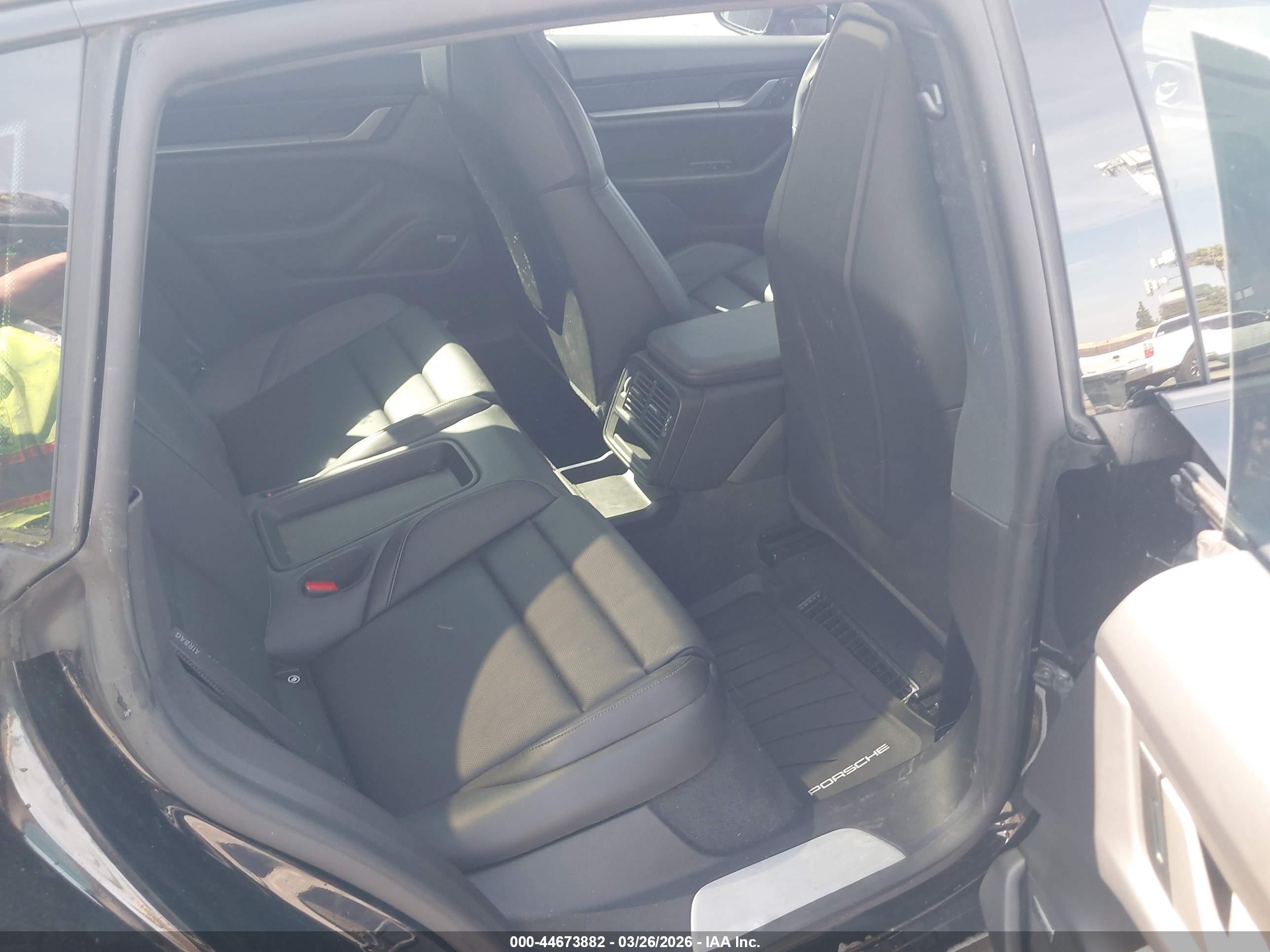 PORSCHE TAYCAN image 8