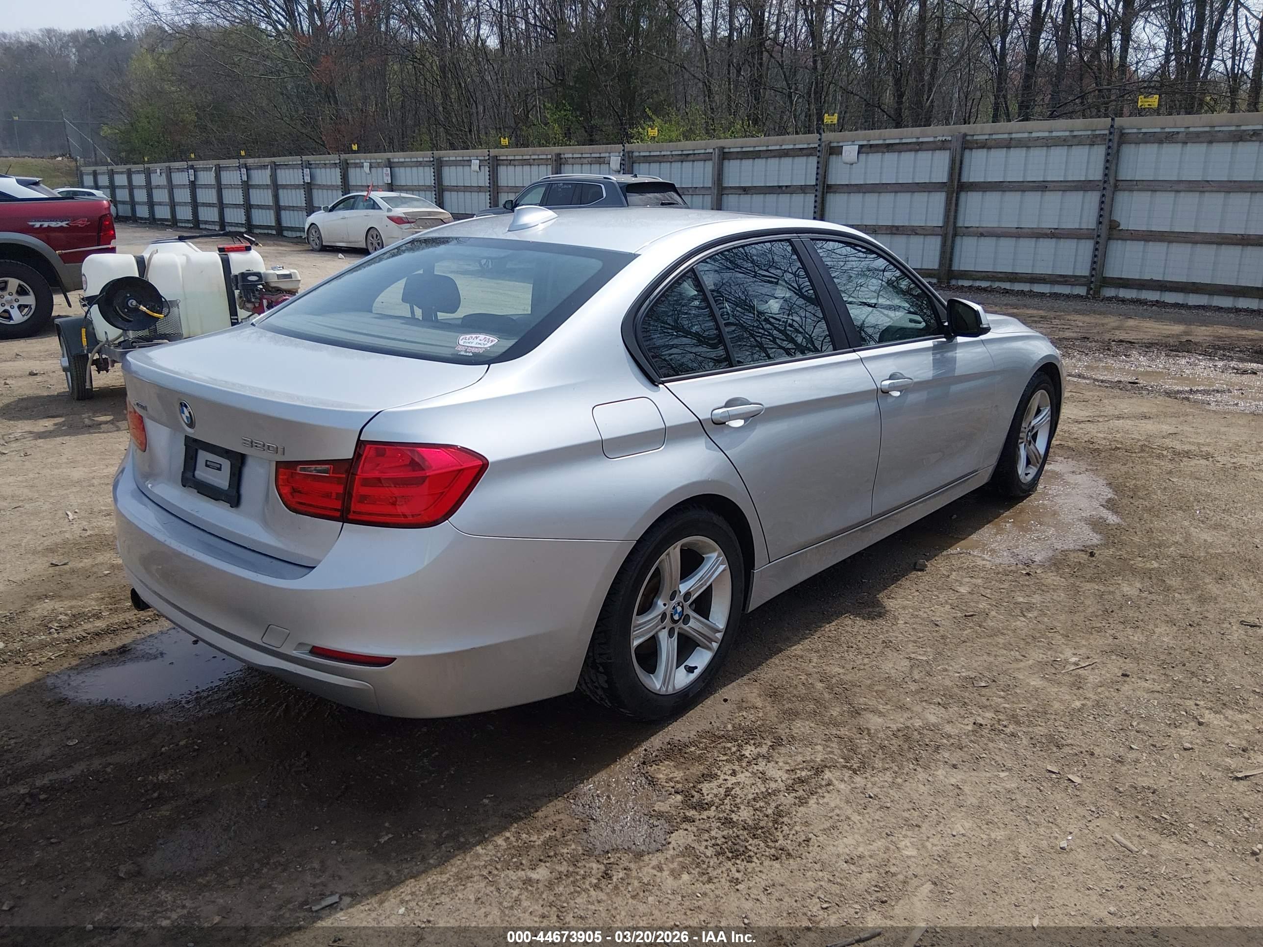 BMW 320I image 4