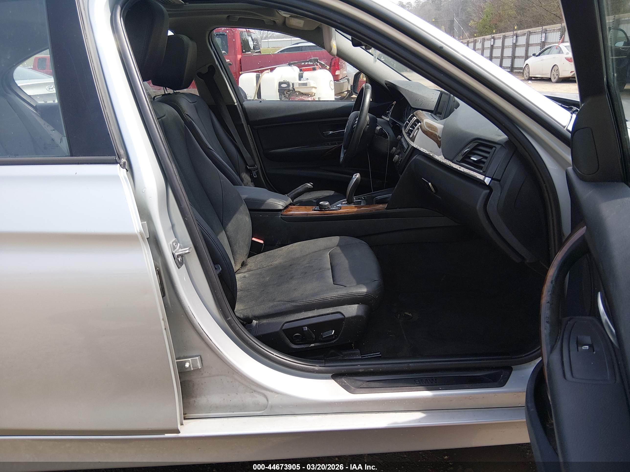 BMW 320I image 5