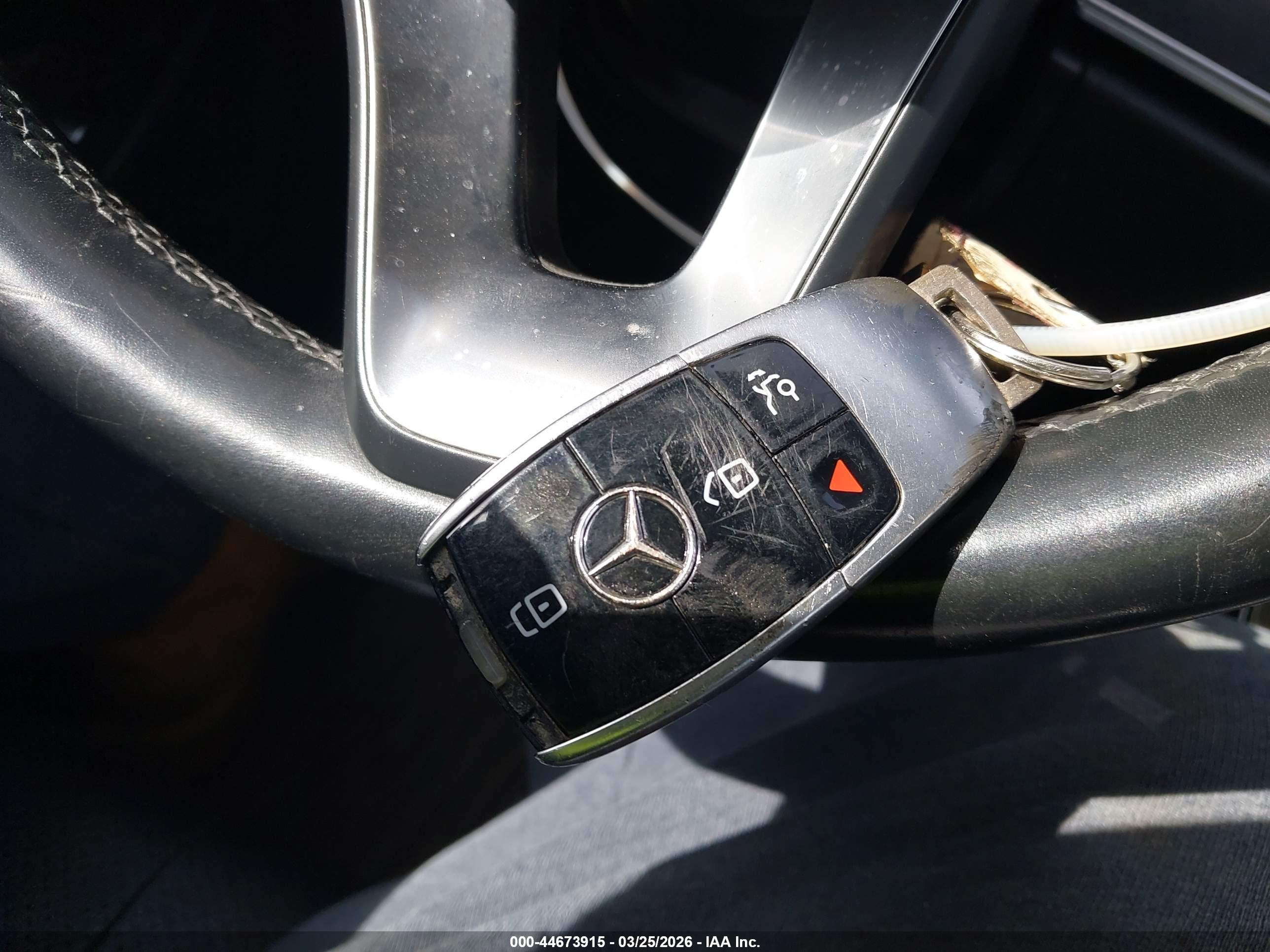 MERCEDES-BENZ E image 11