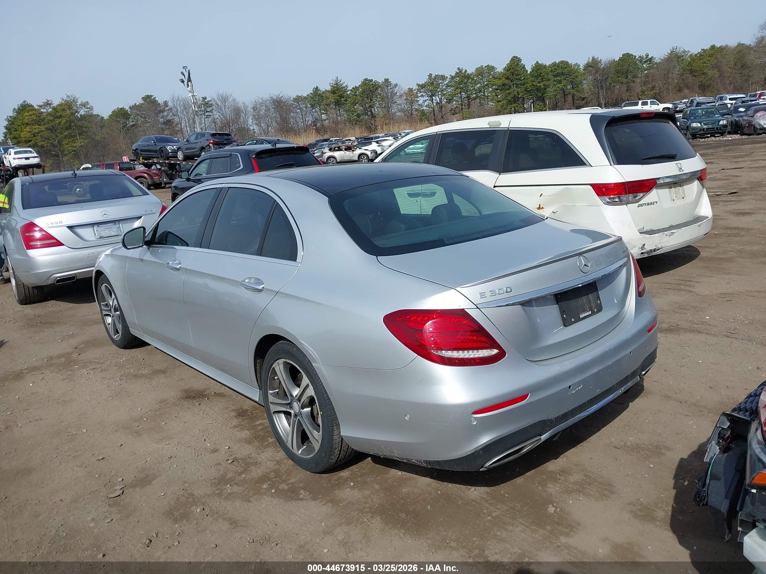 MERCEDES-BENZ E image 3