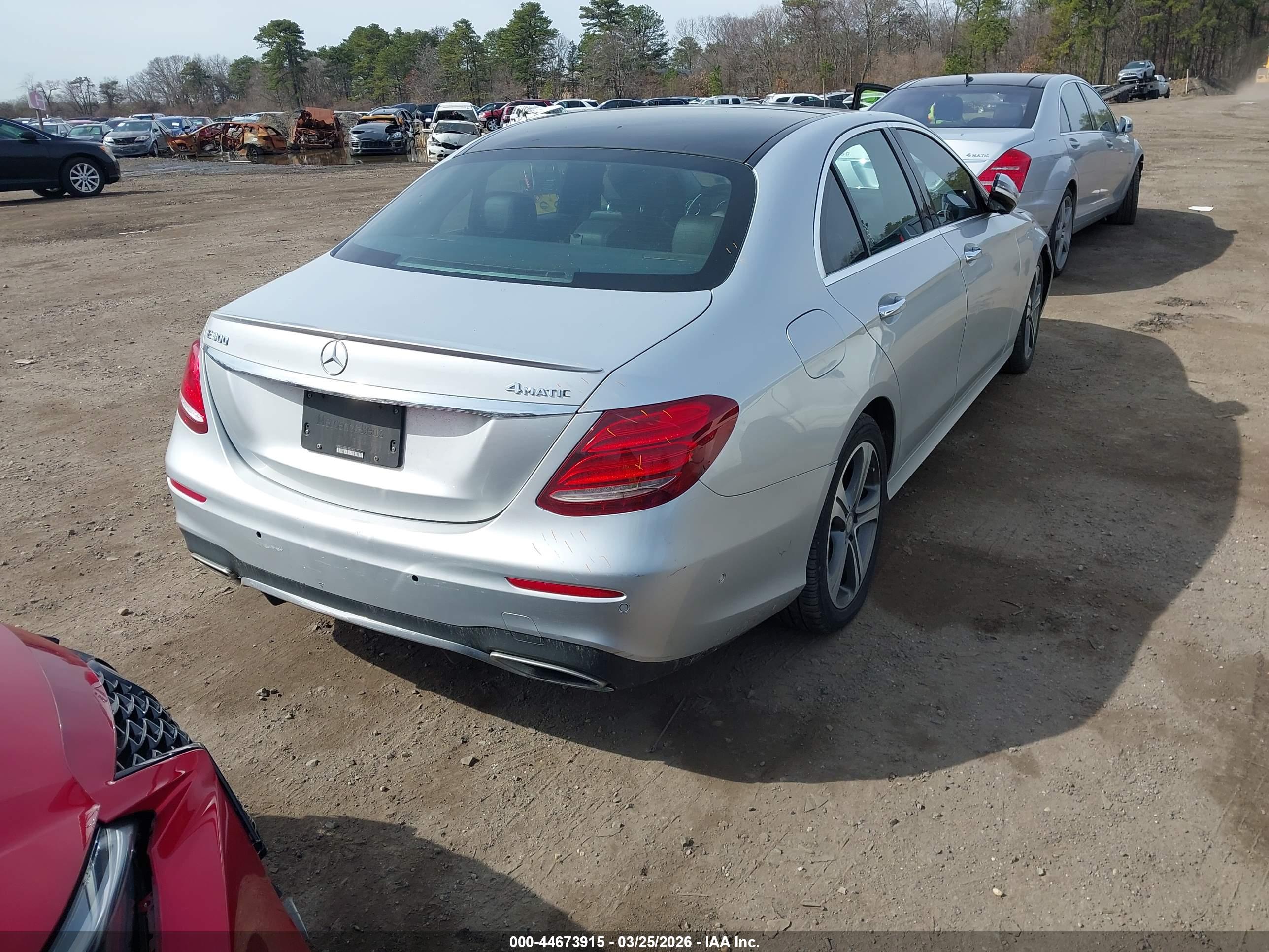 MERCEDES-BENZ E image 4