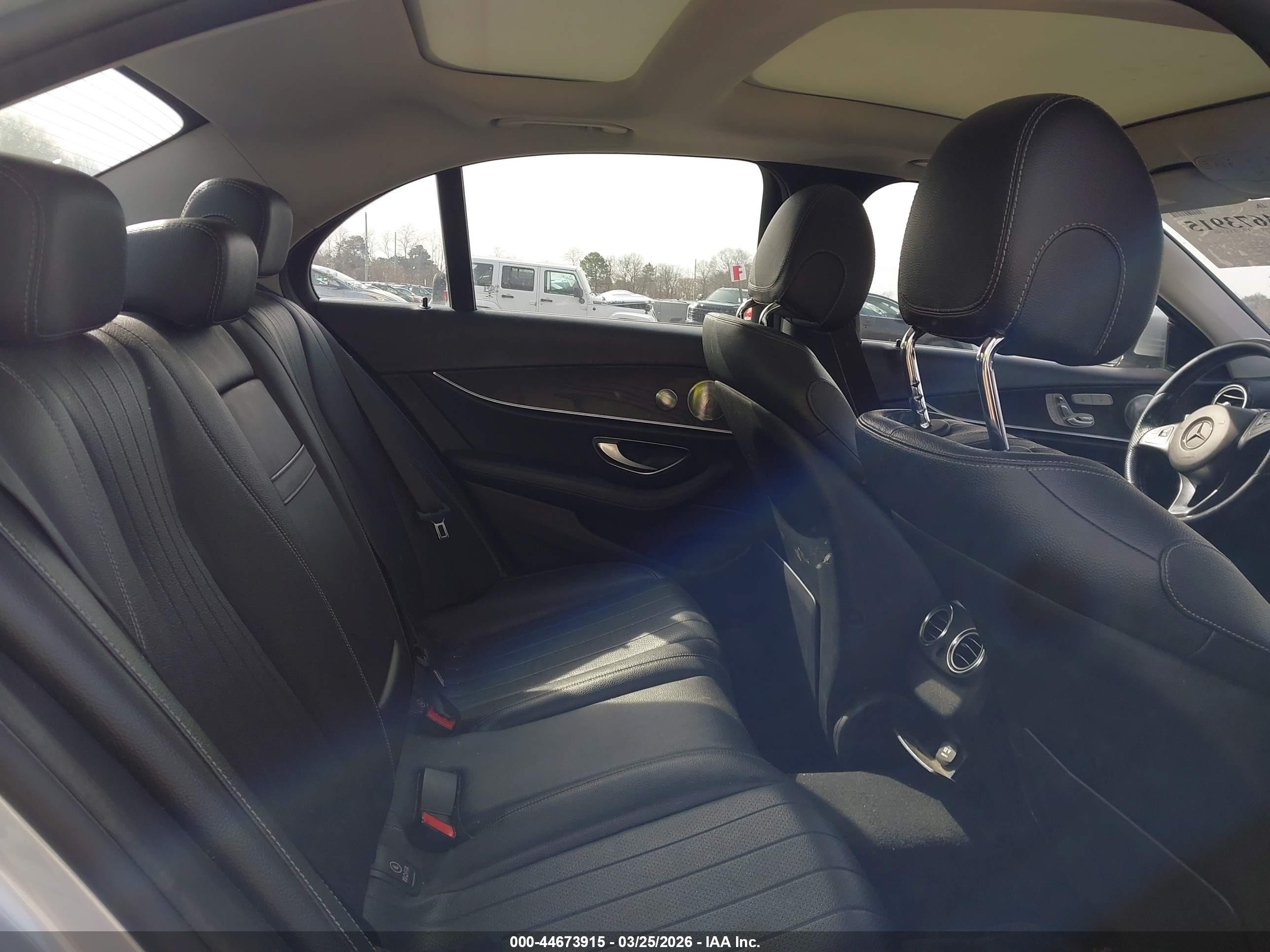 MERCEDES-BENZ E image 8