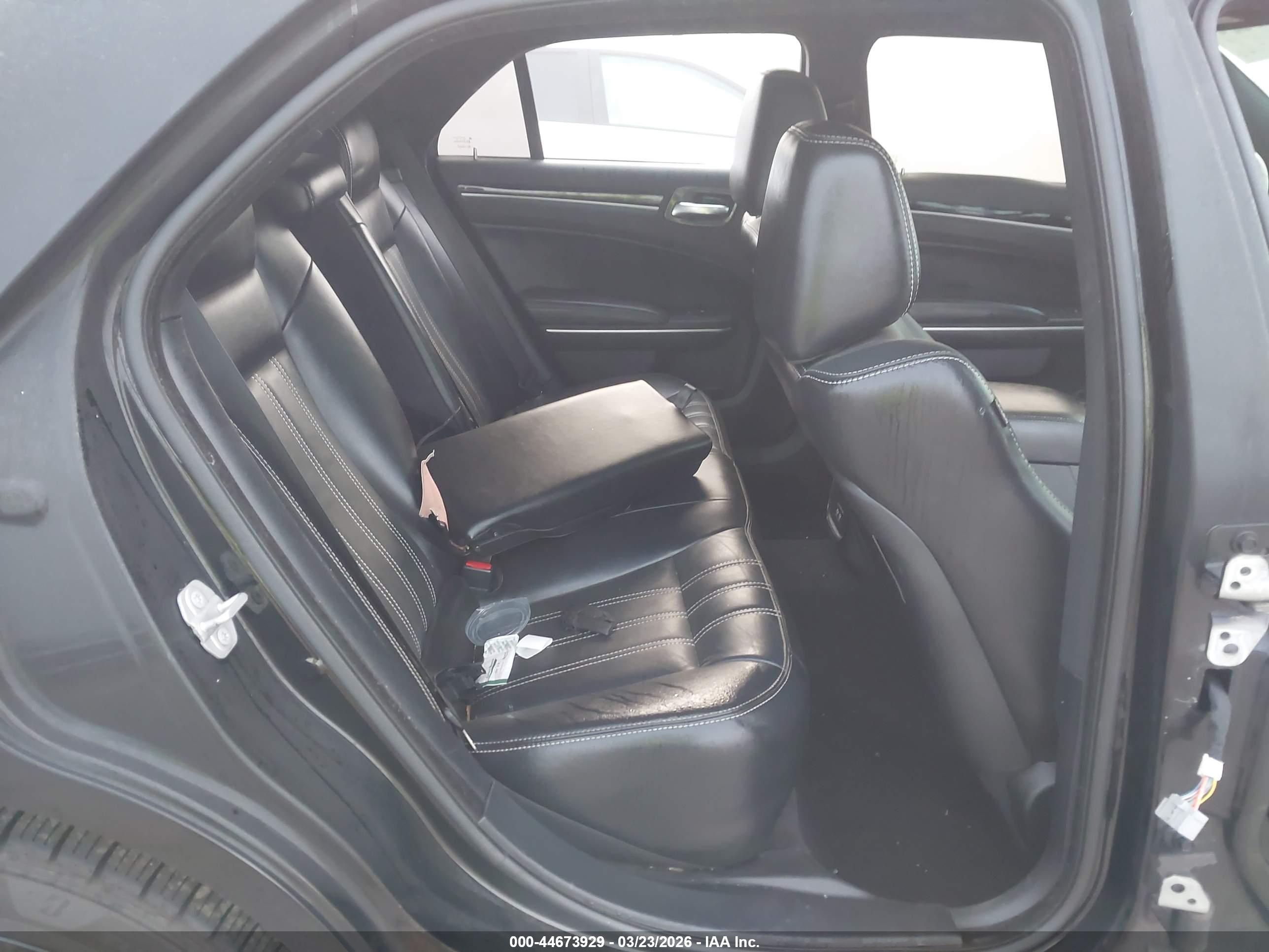 CHRYSLER 300 image 8