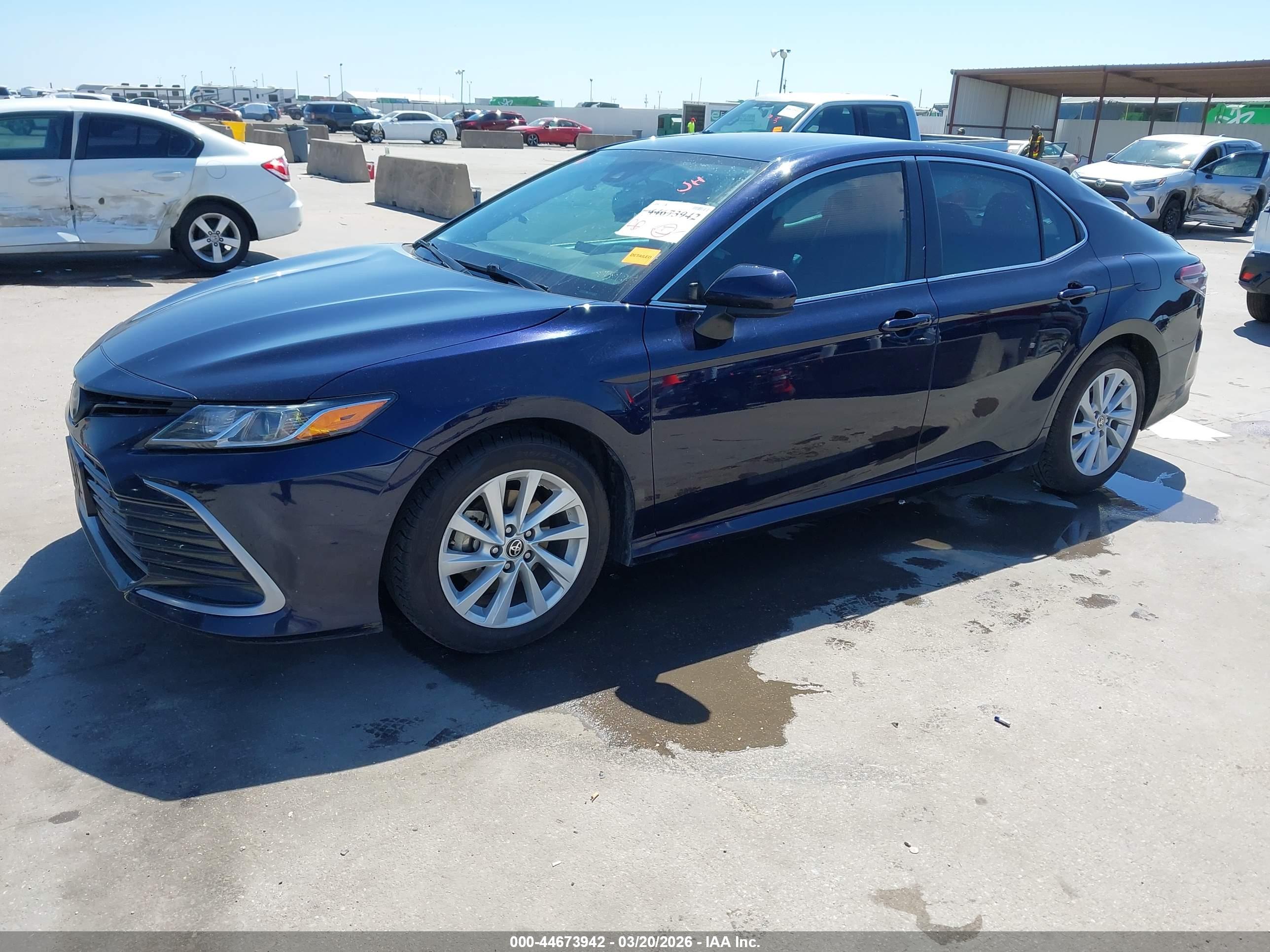 TOYOTA CAMRY image 2
