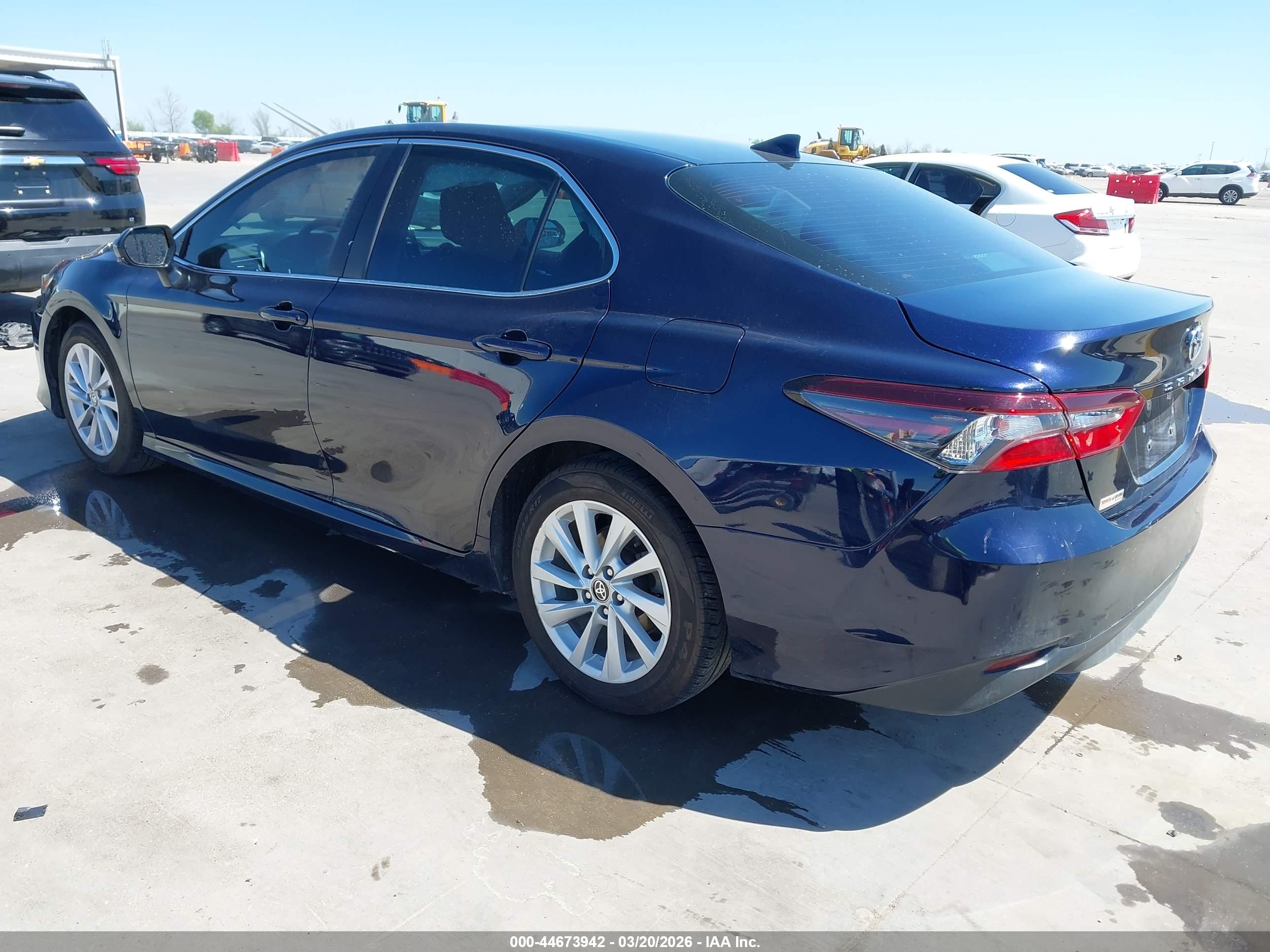 TOYOTA CAMRY image 3