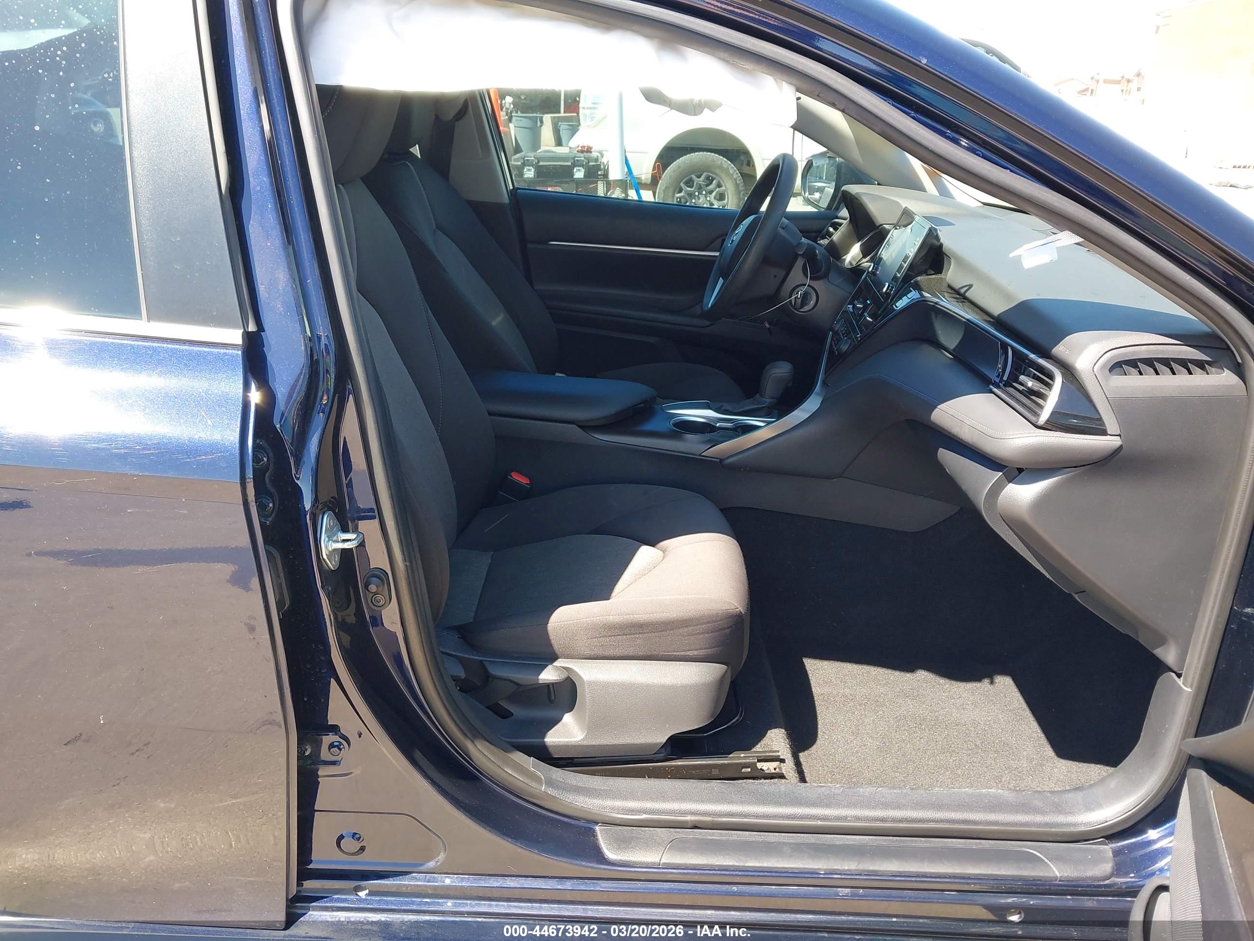 TOYOTA CAMRY image 5