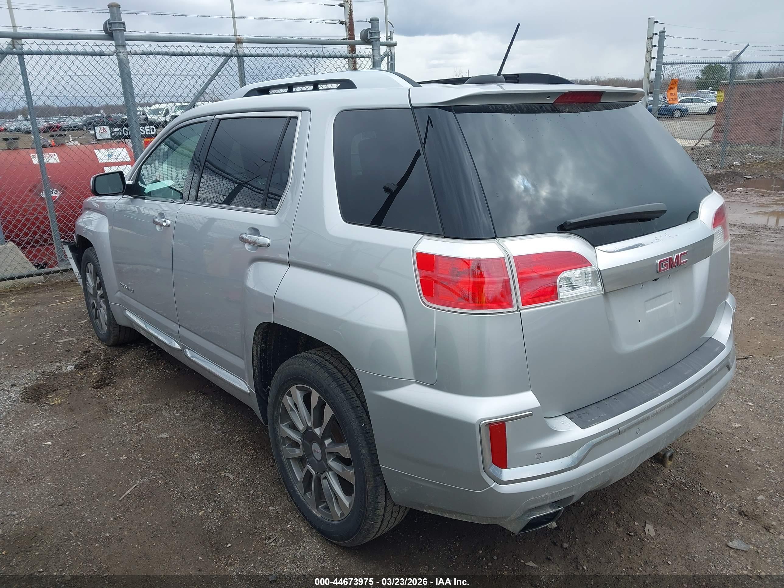GMC TERRAIN image 3